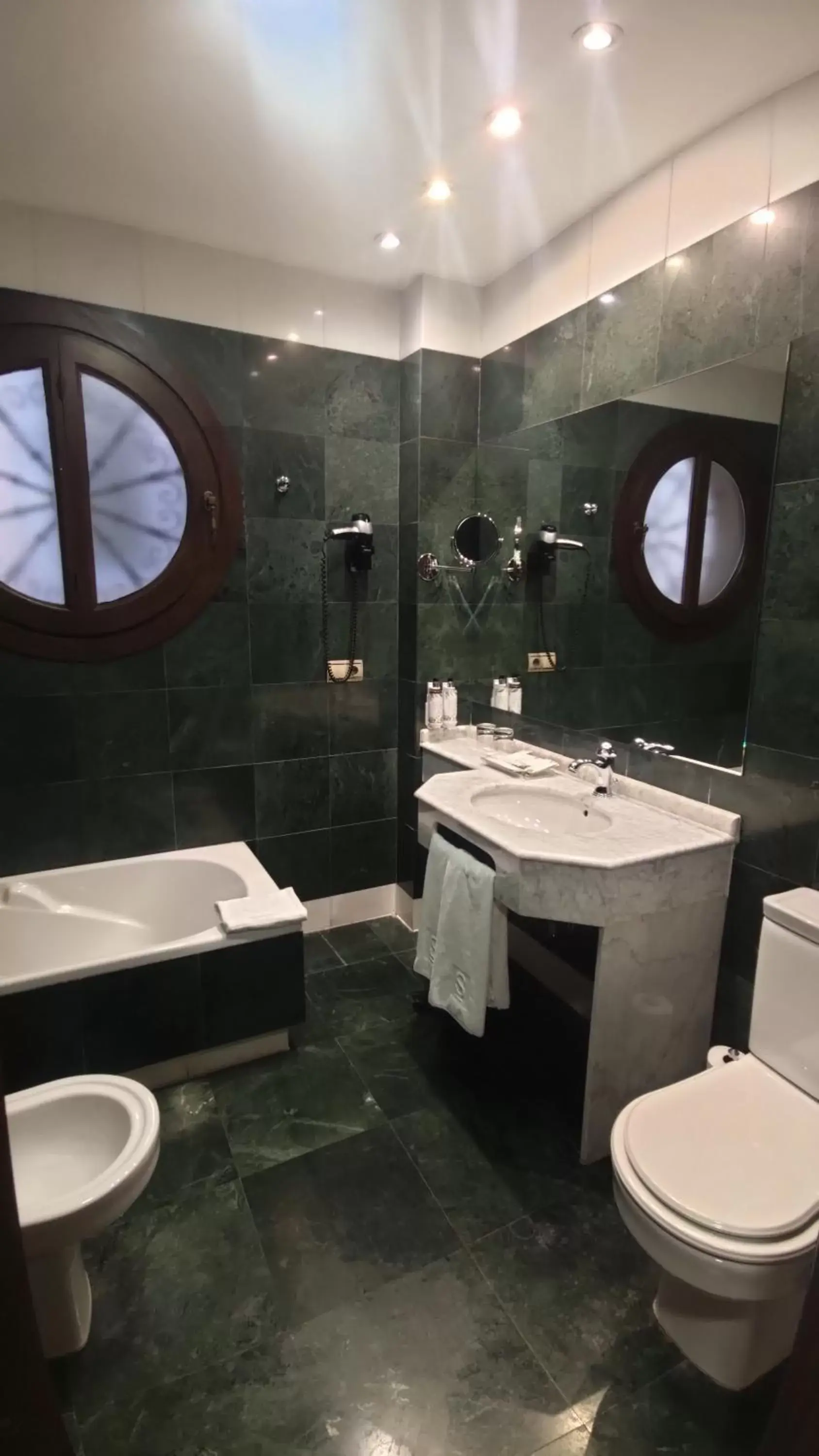 Bathroom in Sercotel Palacio de los Gamboa