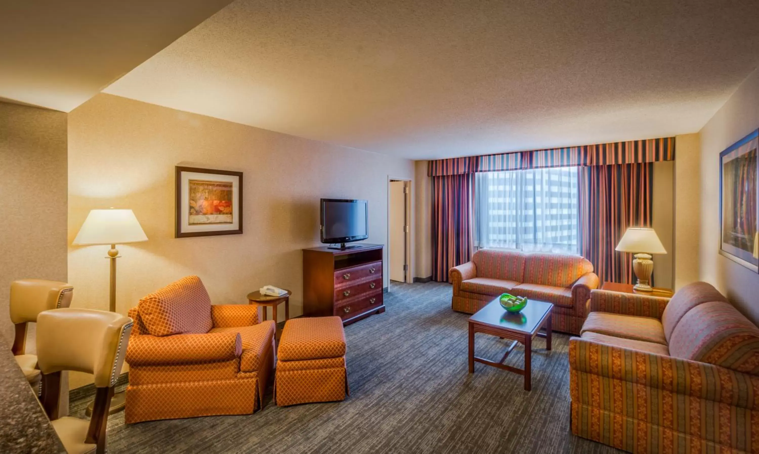 Photo of the whole room, Seating Area in Holiday Inn Arlington at Ballston, an IHG Hotel