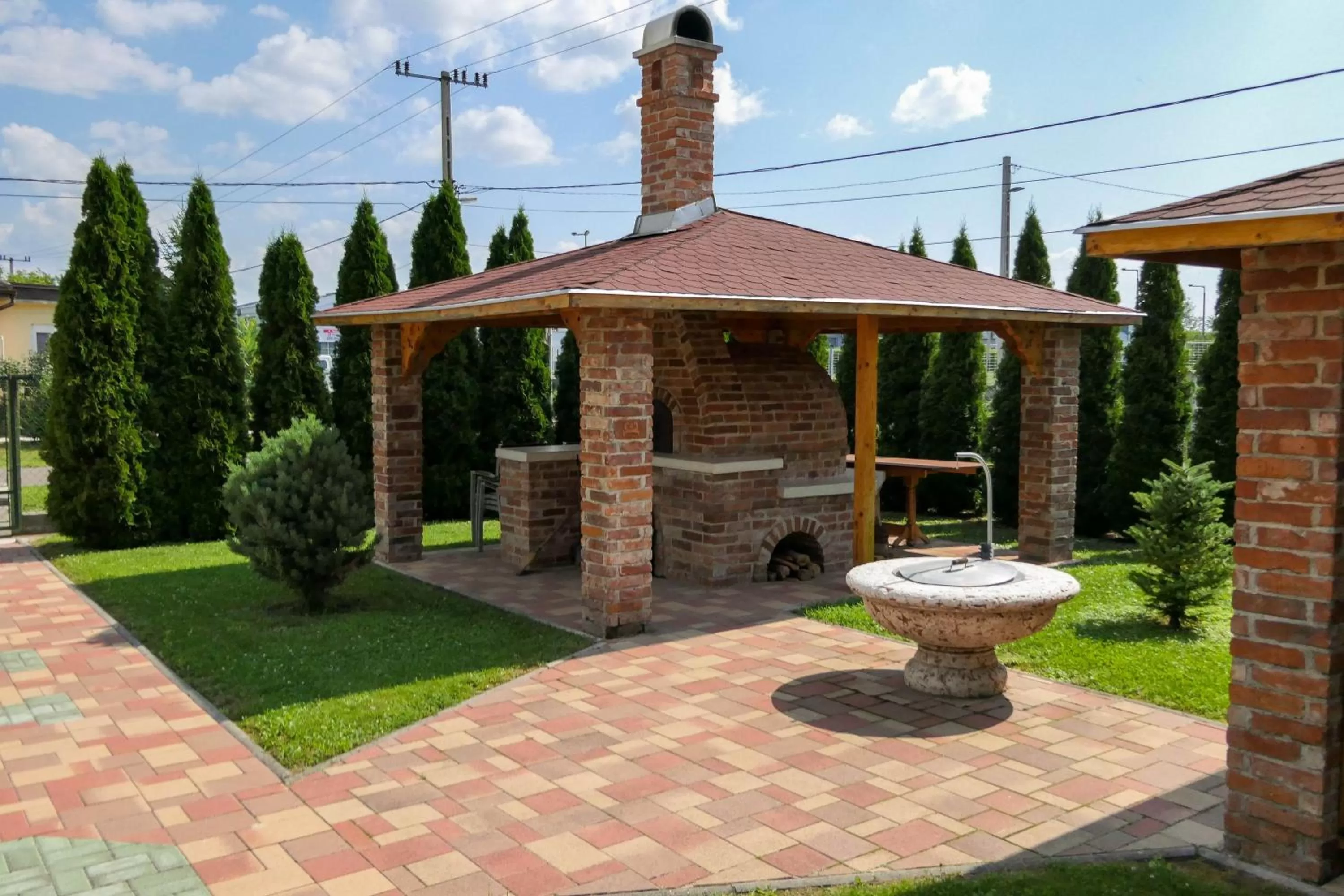 BBQ Facilities in HBH Bajor Sörház, Étterem és Panzió