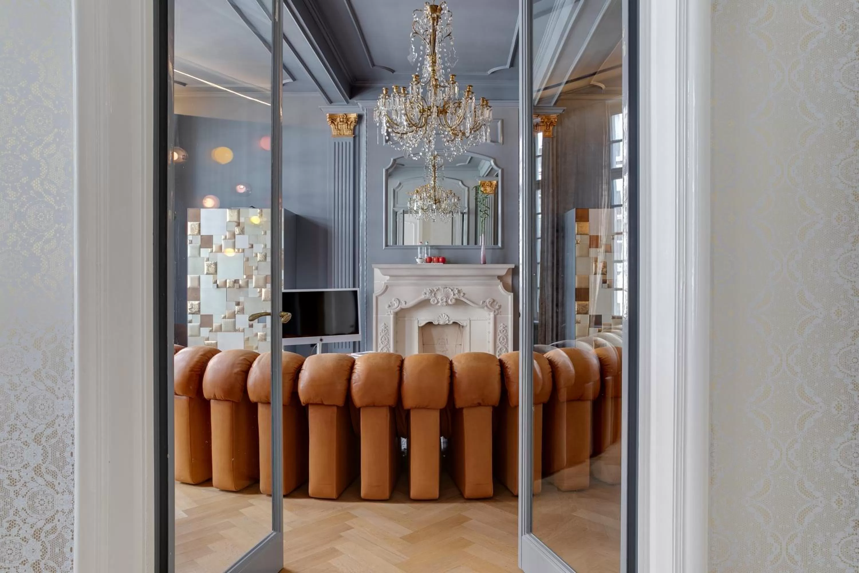 TV and multimedia in Hotel De Witte Lelie -Small Luxury Hotels of the World