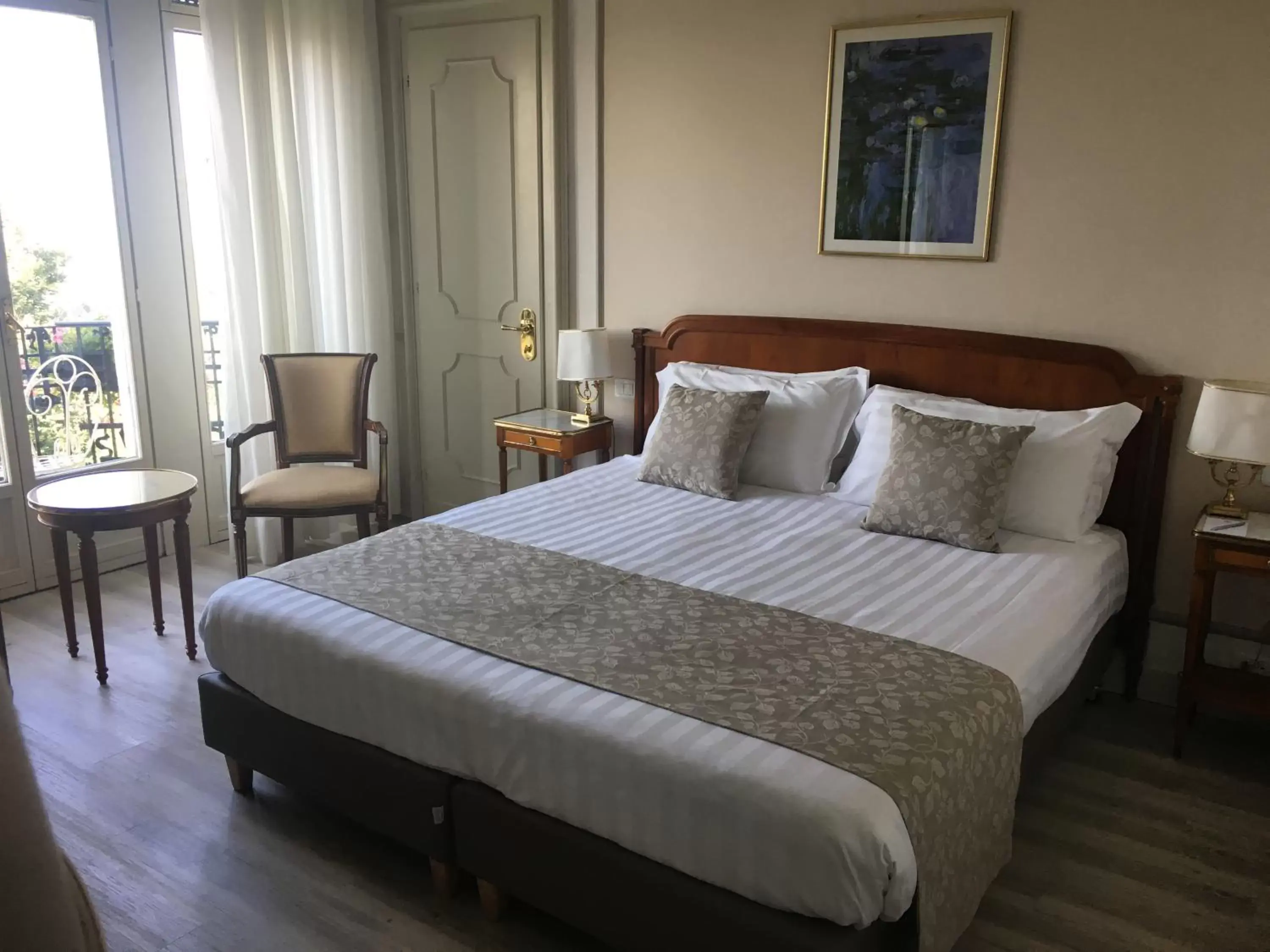 Bed in Palace Grand Hotel Varese