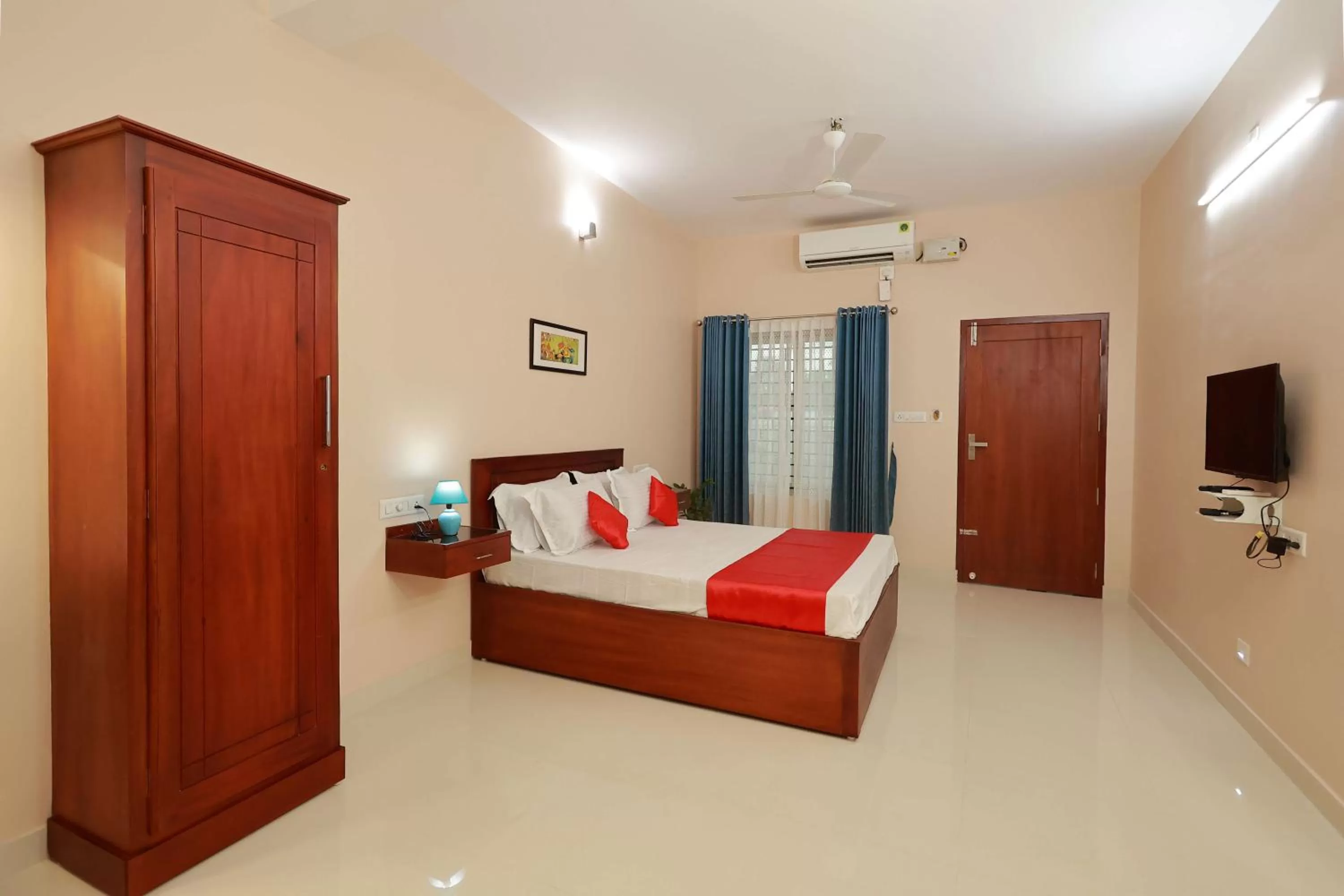 Photo of the whole room, Bed in Isha Residency