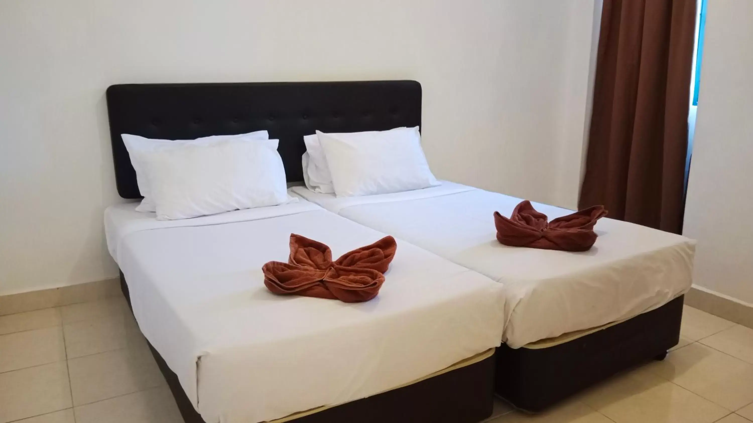 Bed in Sumai Hotel Apartment