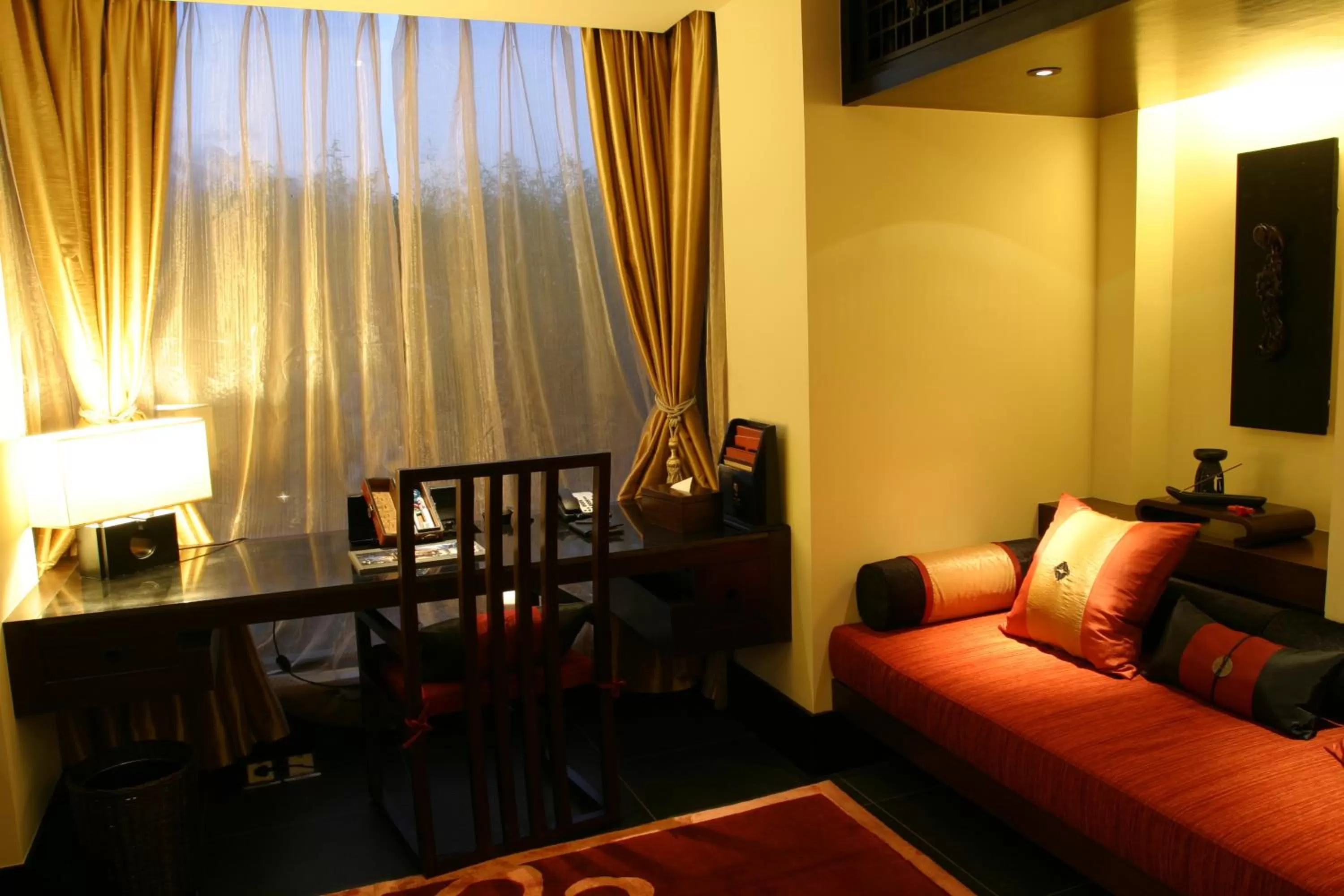 Seating area, Bed in Banyan Tree Lijiang