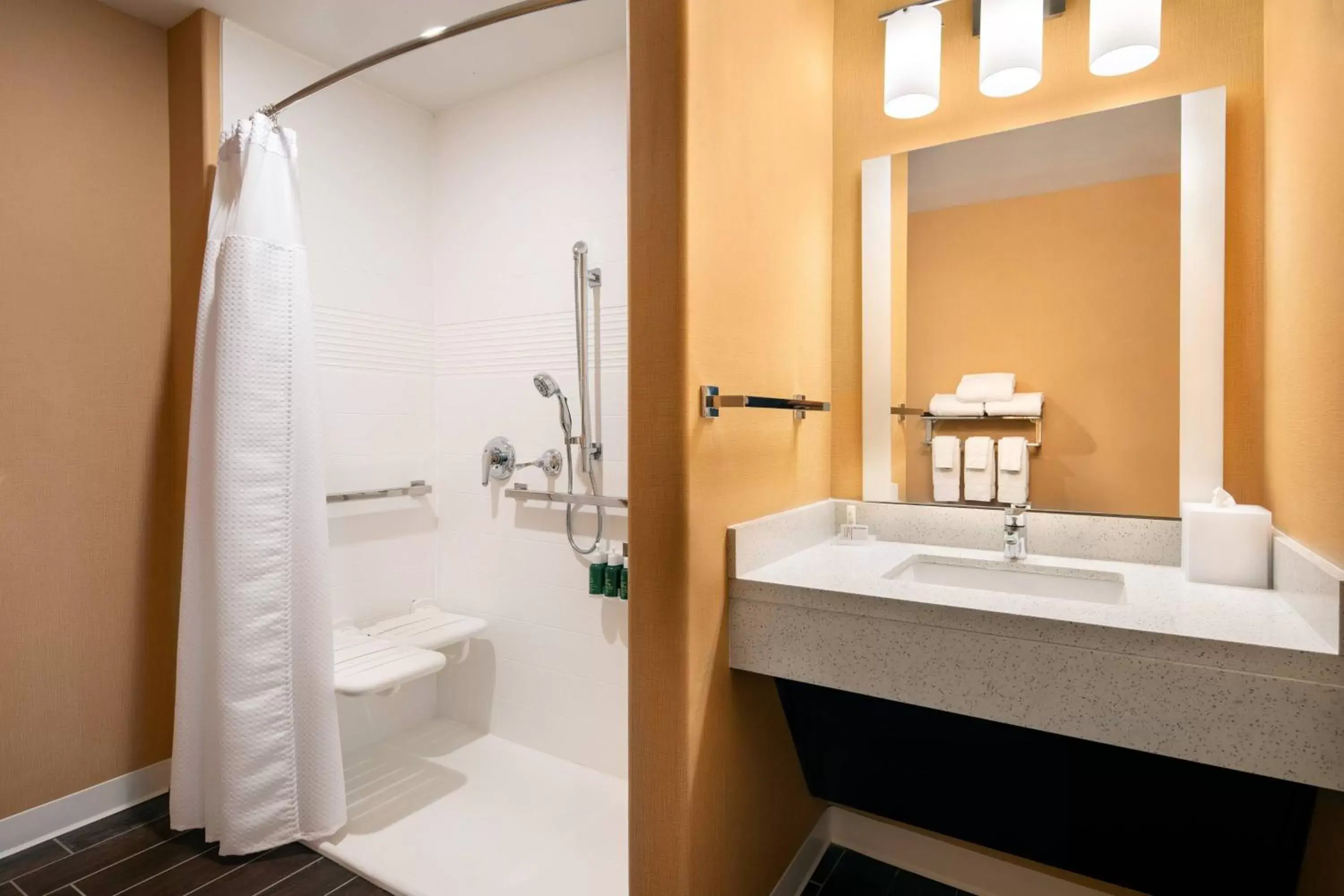 Bathroom in TownePlace Suites Fresno Clovis