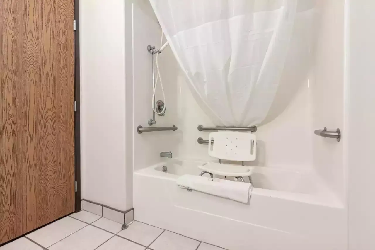 Property building, Bathroom in Quality Inn & Suites