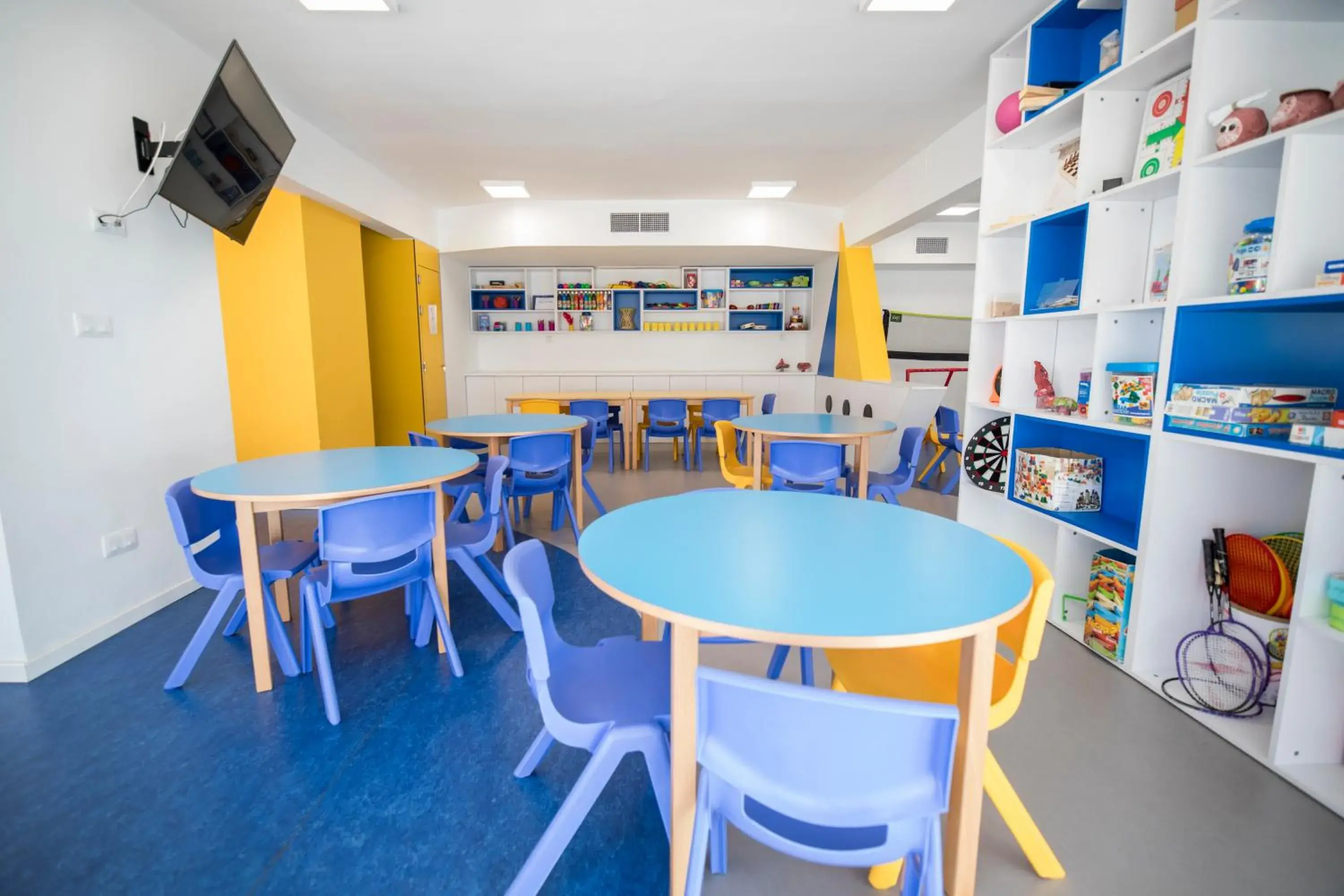 Kids's club, Restaurant/Places to Eat in Cesar Augustus