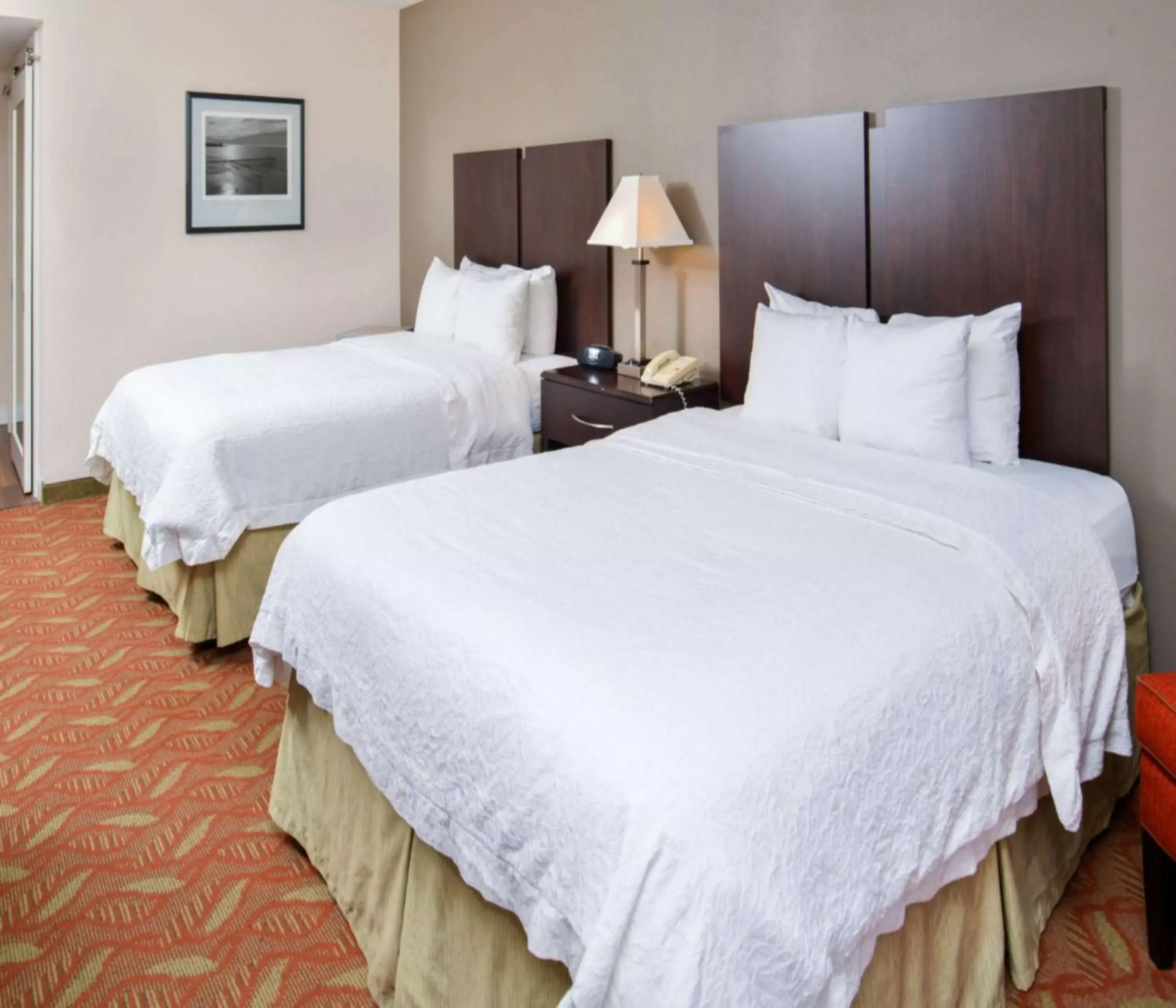 Bed in Hampton Inn & Suites San Francisco-Burlingame-Airport South