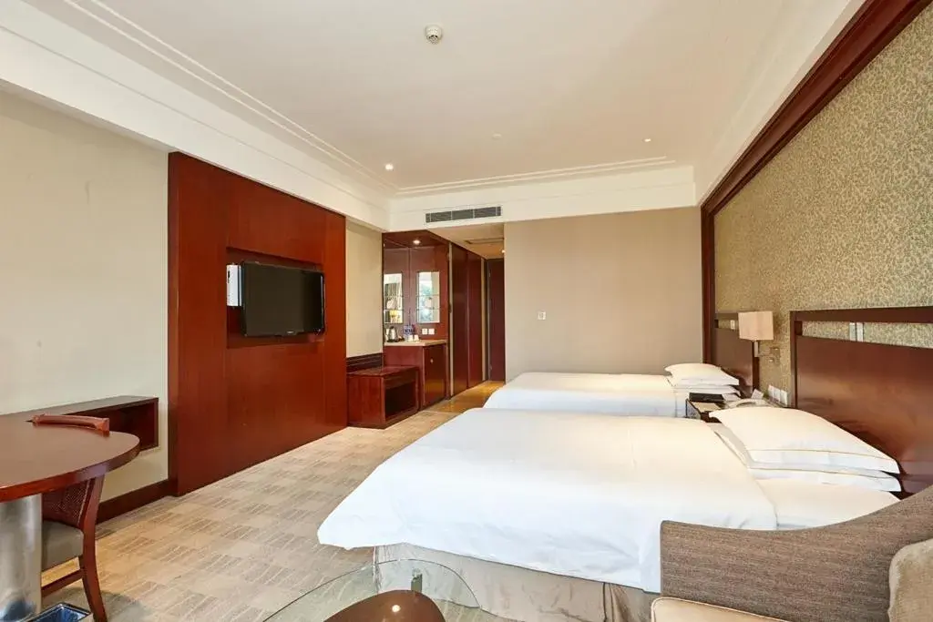 Photo of the whole room, Bed in Tongli Lakeview Hotel