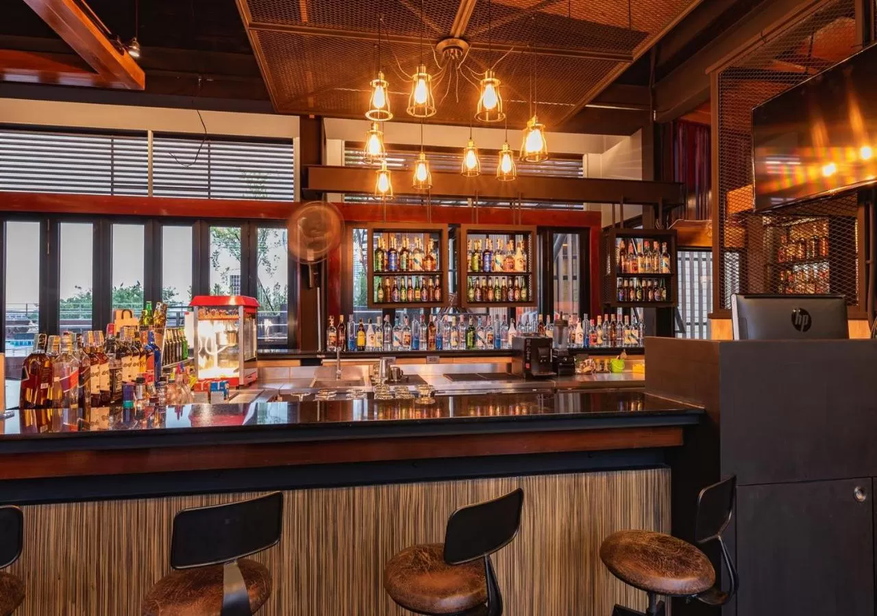 Lounge or bar in D&D Inn Khaosan