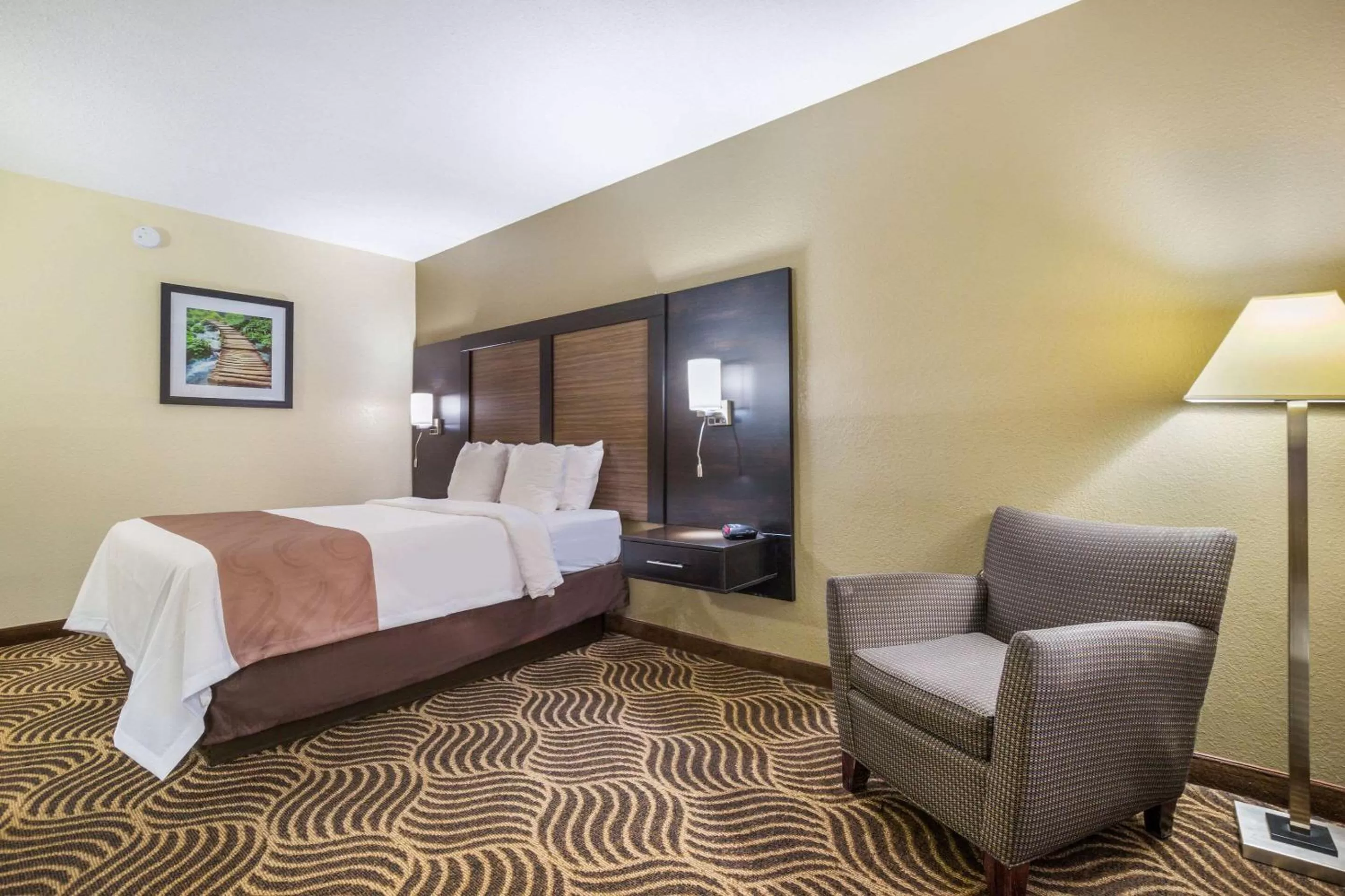 Photo of the whole room, Bed in Quality Inn & Suites Florence - Cincinnati South