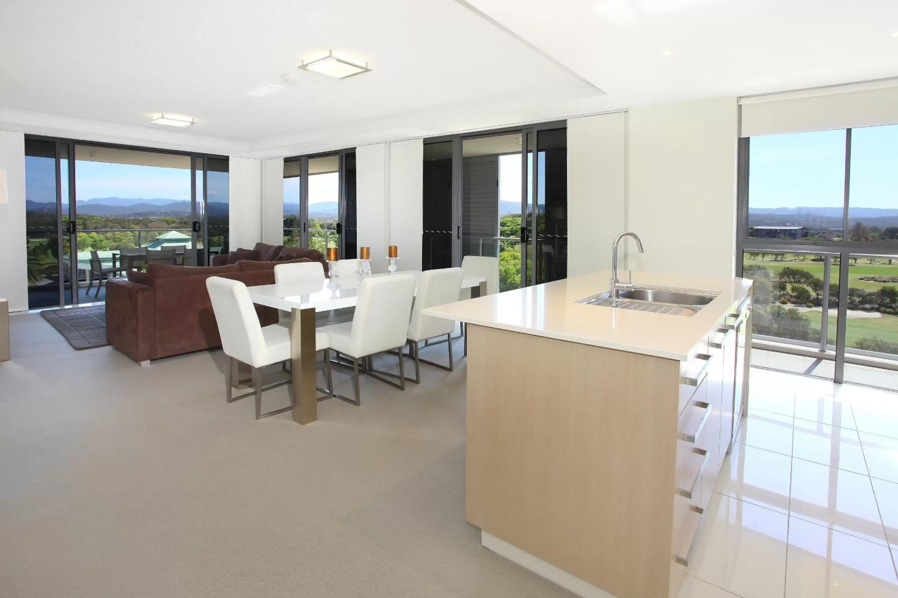 Kitchen or kitchenette in Signature Waterfront Apartments