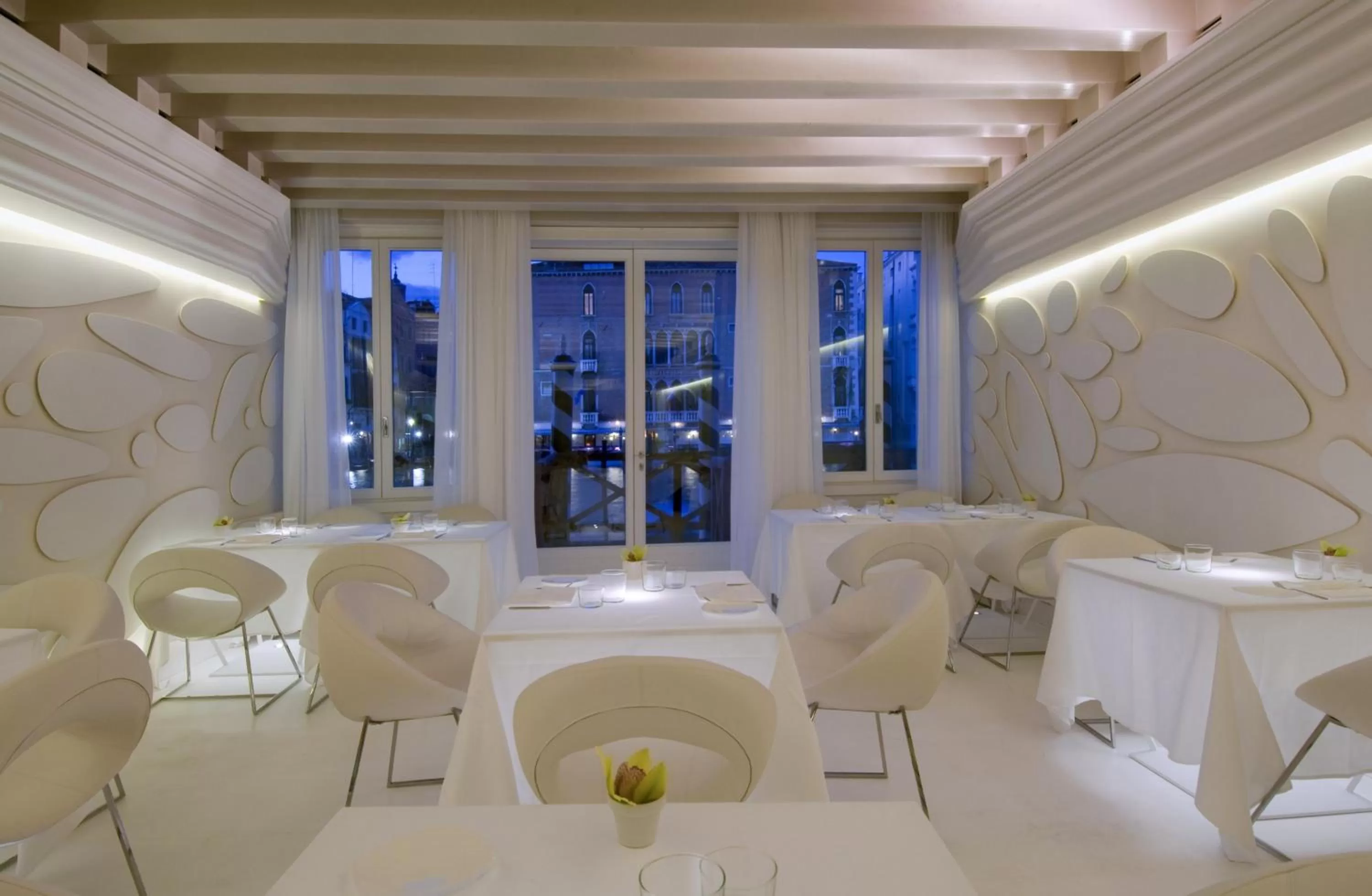 Restaurant/places to eat in Sina Centurion Palace