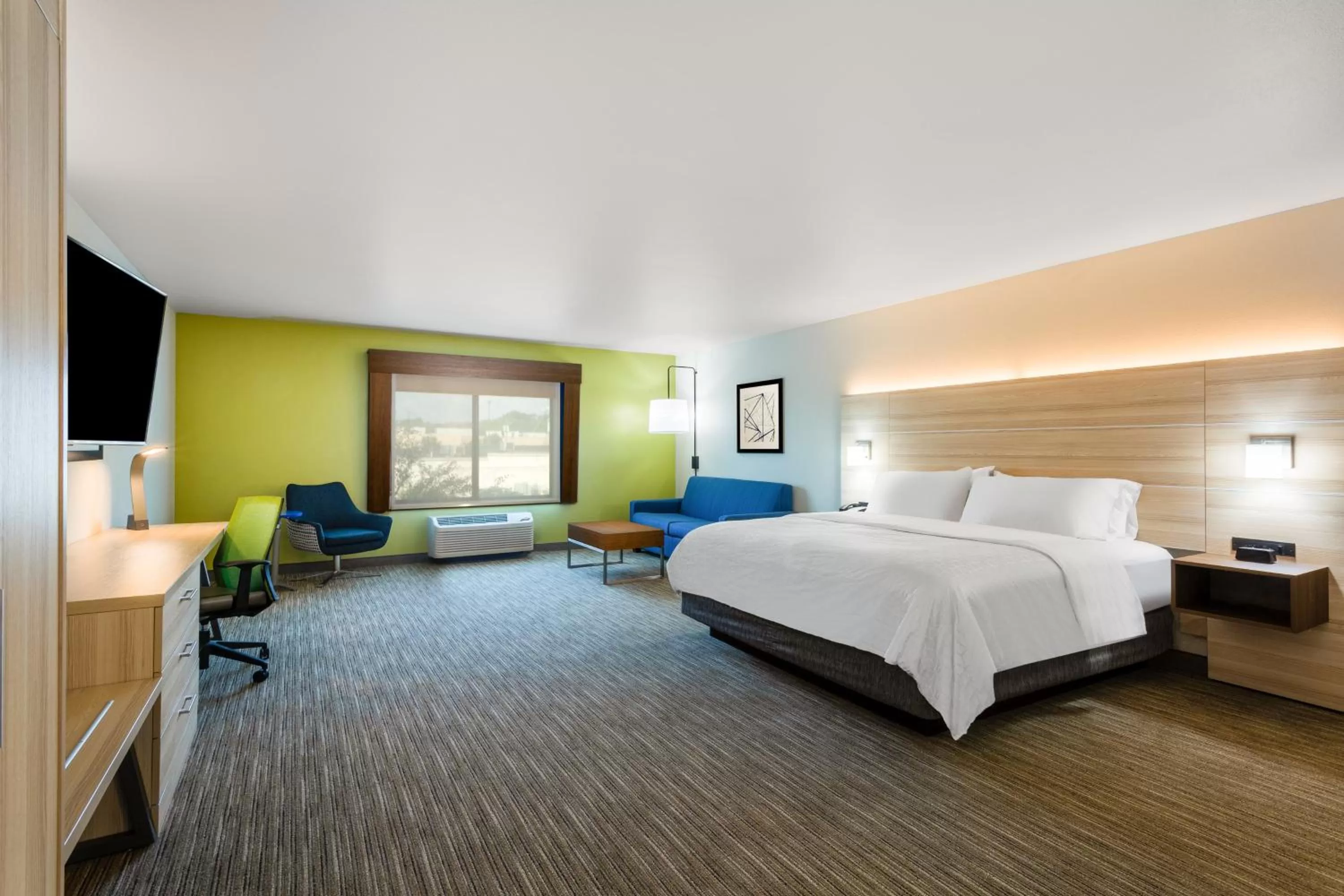 Photo of the whole room, Bed in Holiday Inn Express Hotel & Suites Lewisburg by IHG