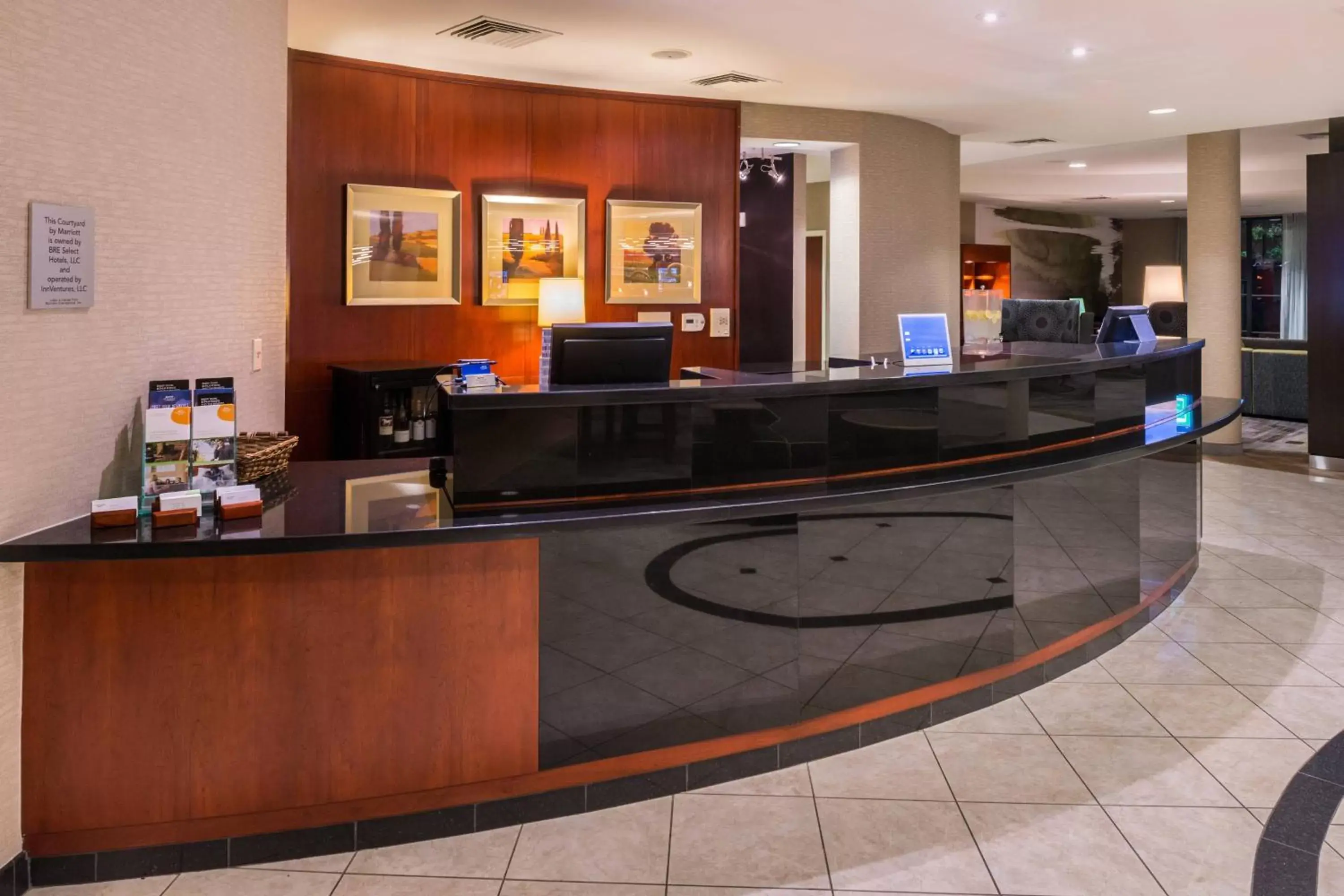 Lobby or reception, Lobby/Reception in Courtyard by Marriott San Luis Obispo