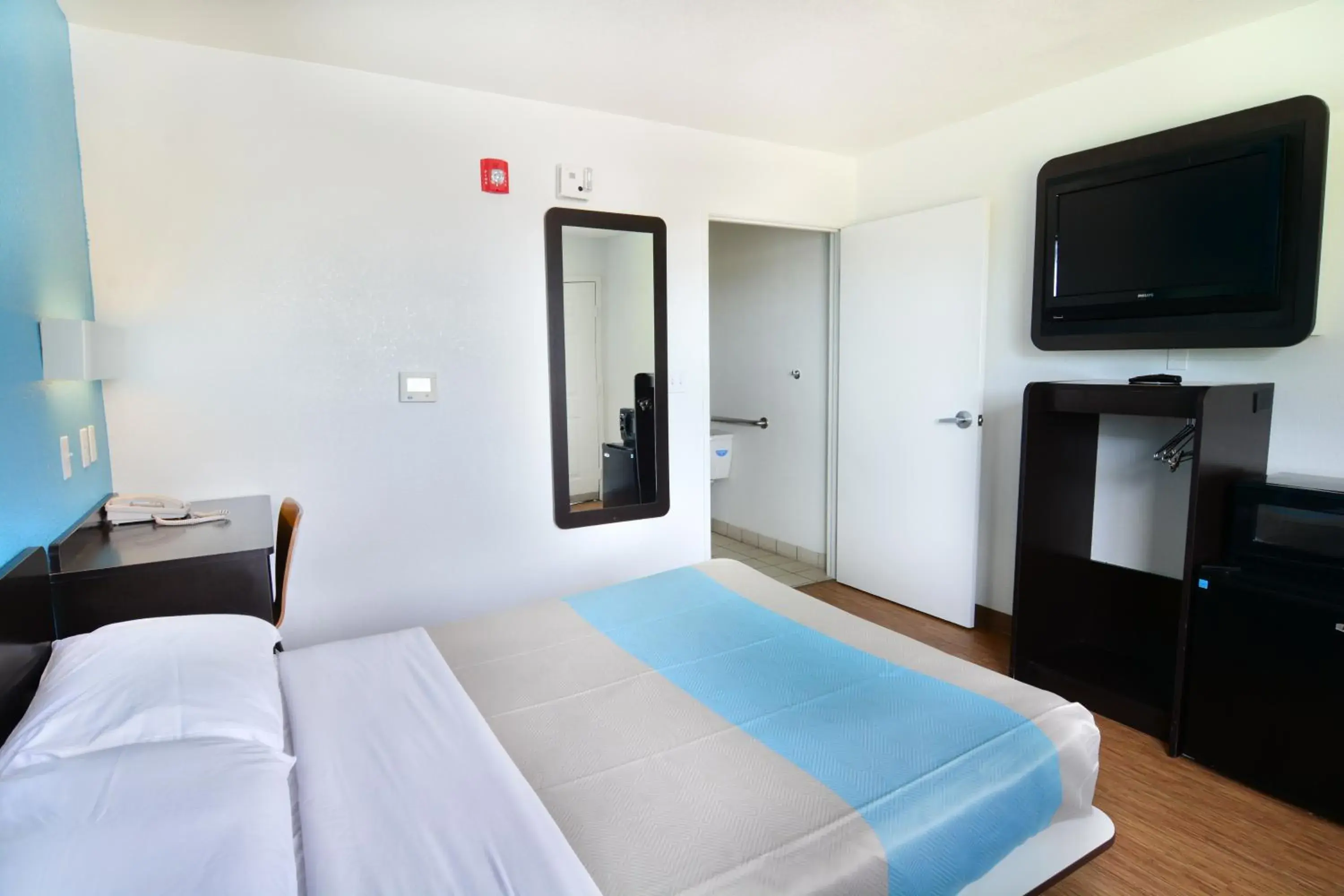 Bedroom, Bed in Motel 6-Galveston, TX
