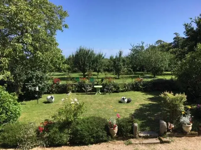 Garden view in Maison de Kersalomon