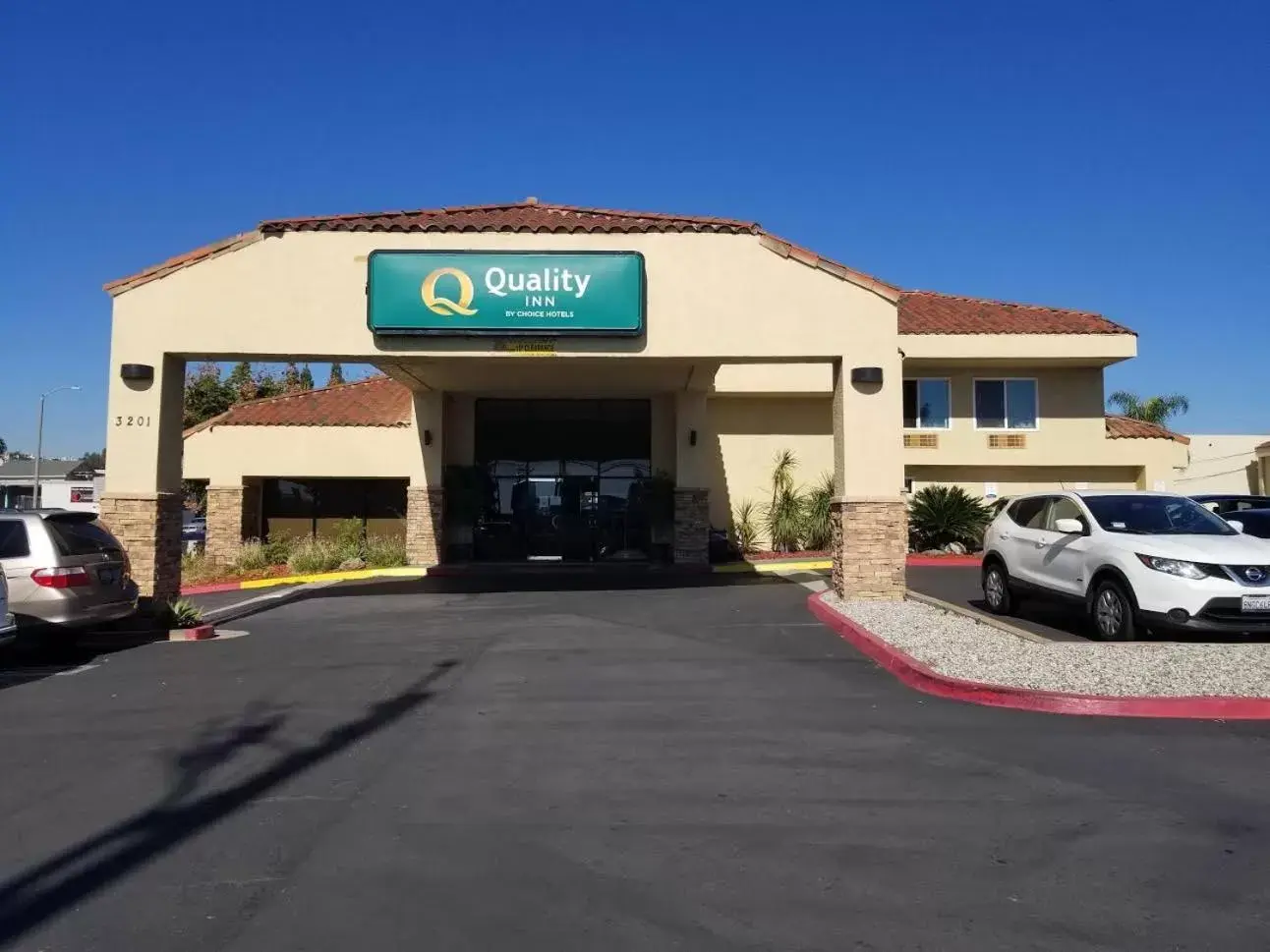 Facade/entrance in Quality Inn Long Beach - Signal Hill Facade/entrance in Quality Inn Long Beach - Signal Hill