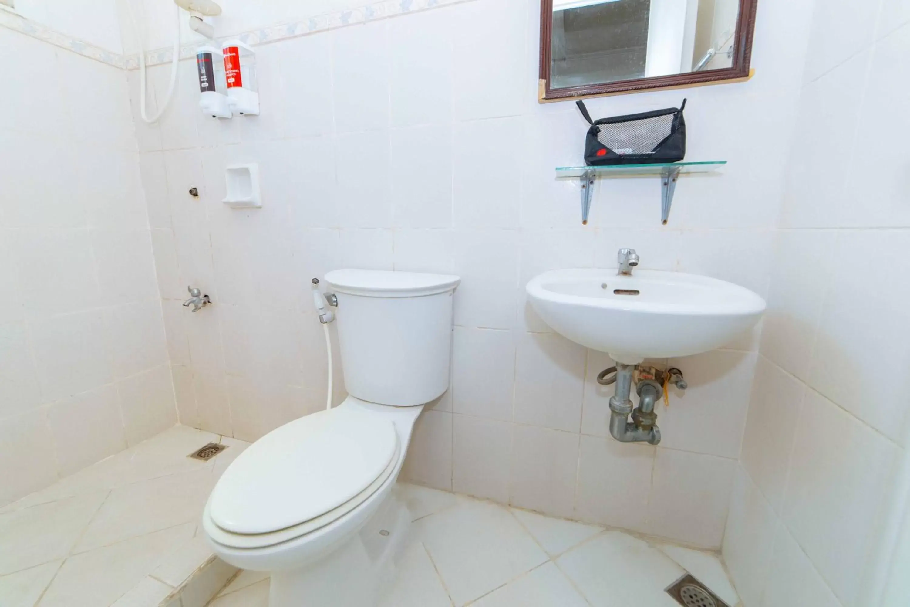 Shower, Bathroom in RedDoorz near Walking Street Angeles City