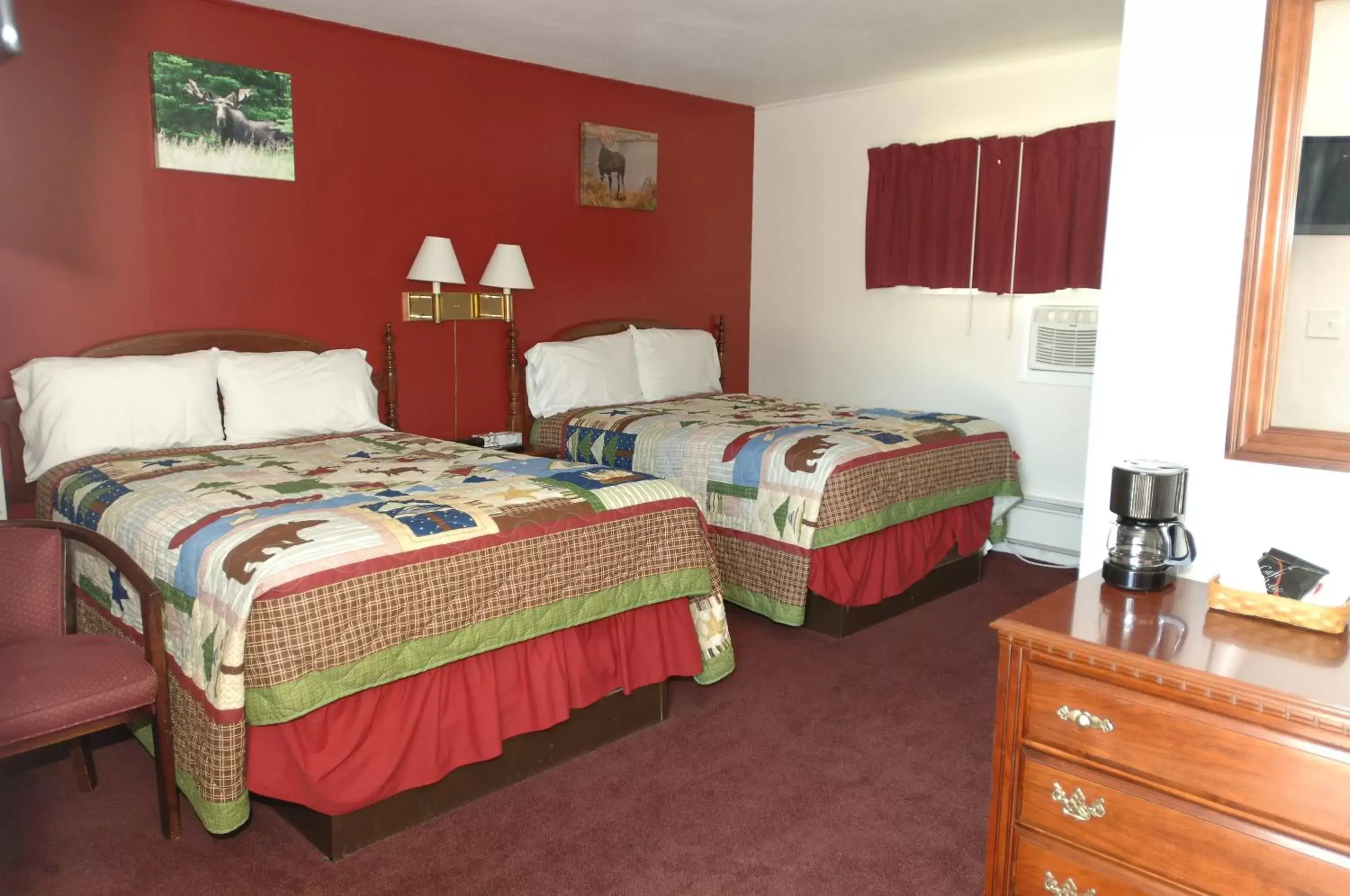 Photo of the whole room, Bed in Saco River Motor Lodge & Suites