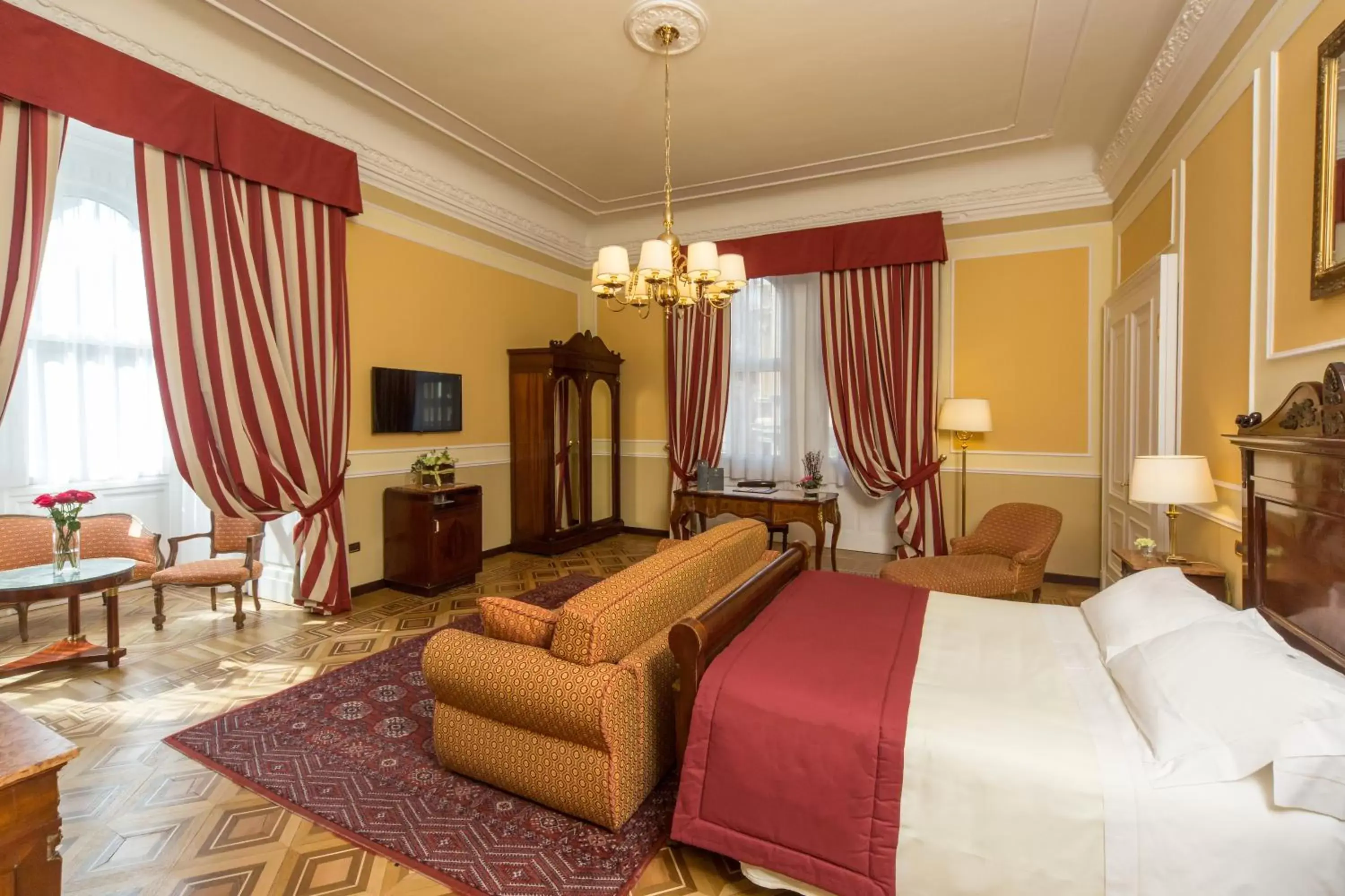 Photo of the whole room in Hotel Bristol Palace