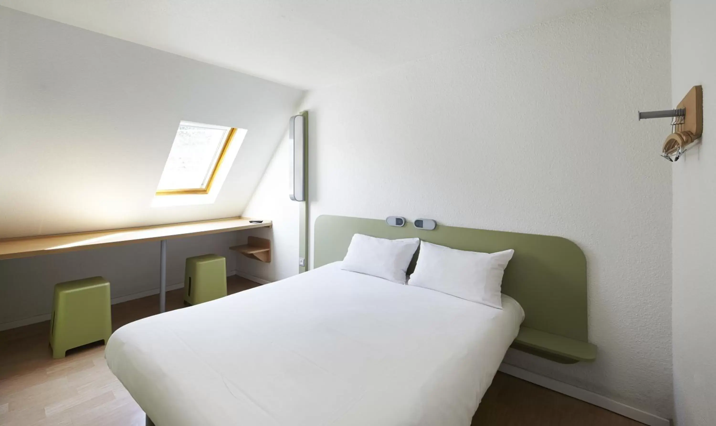 Day, Bed in ibis budget Blois Centre