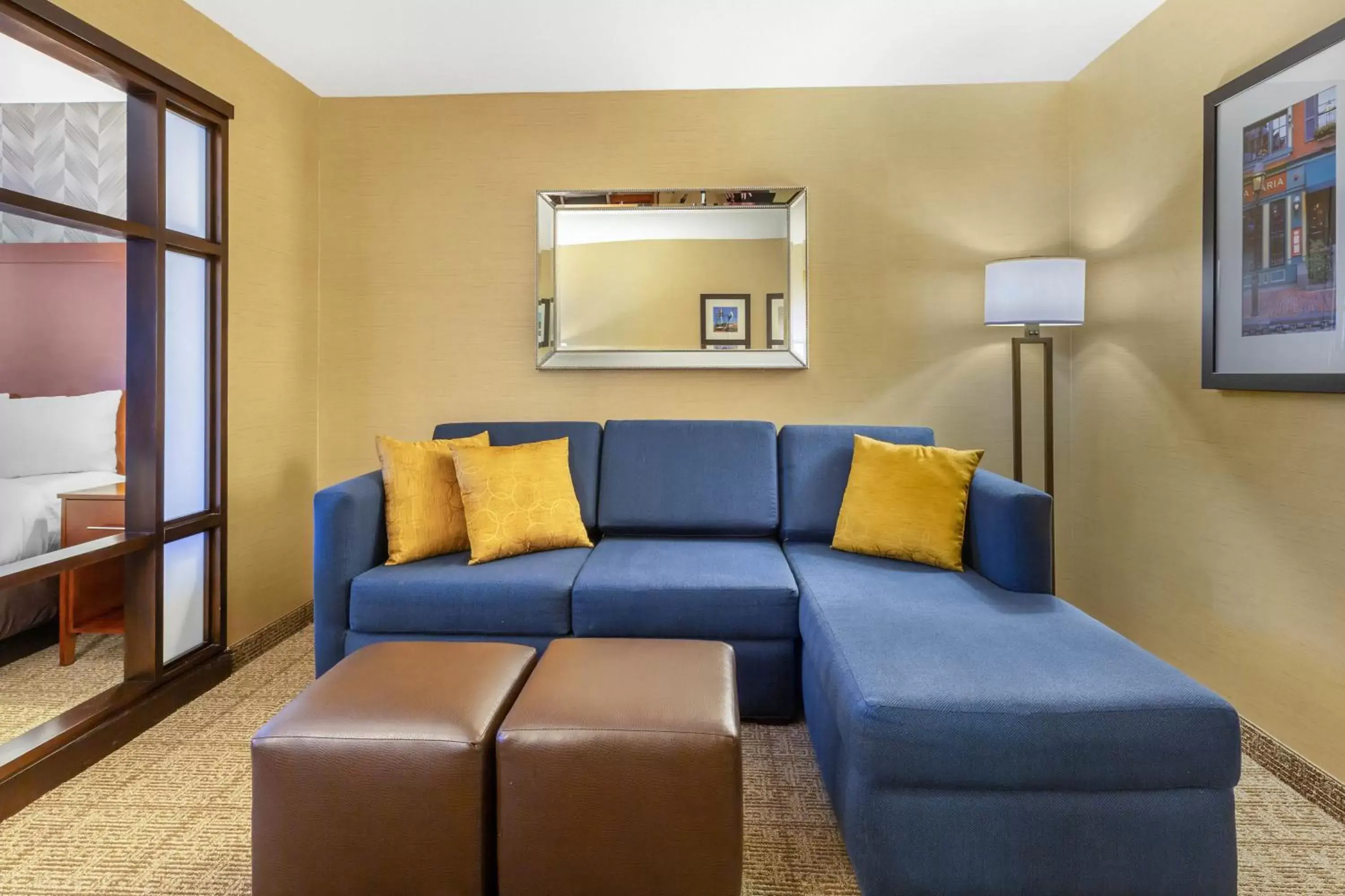 King Suite with Sofa Bed in Comfort Inn & Suites Logan International Airport