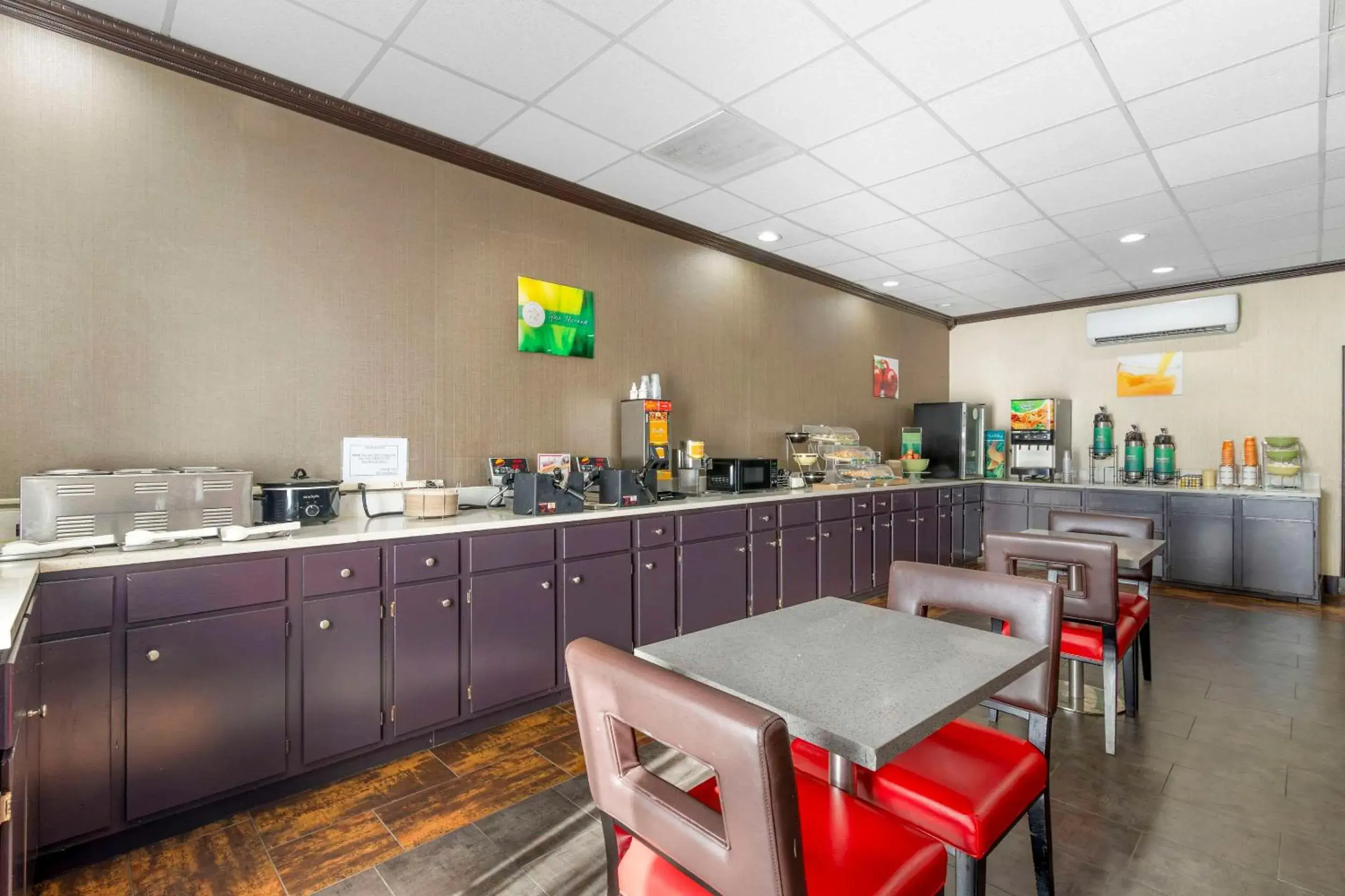 Breakfast, Restaurant/Places to Eat in Quality Inn & Suites Hardeeville - Savannah North - Renovated with Hot Breakfast Included