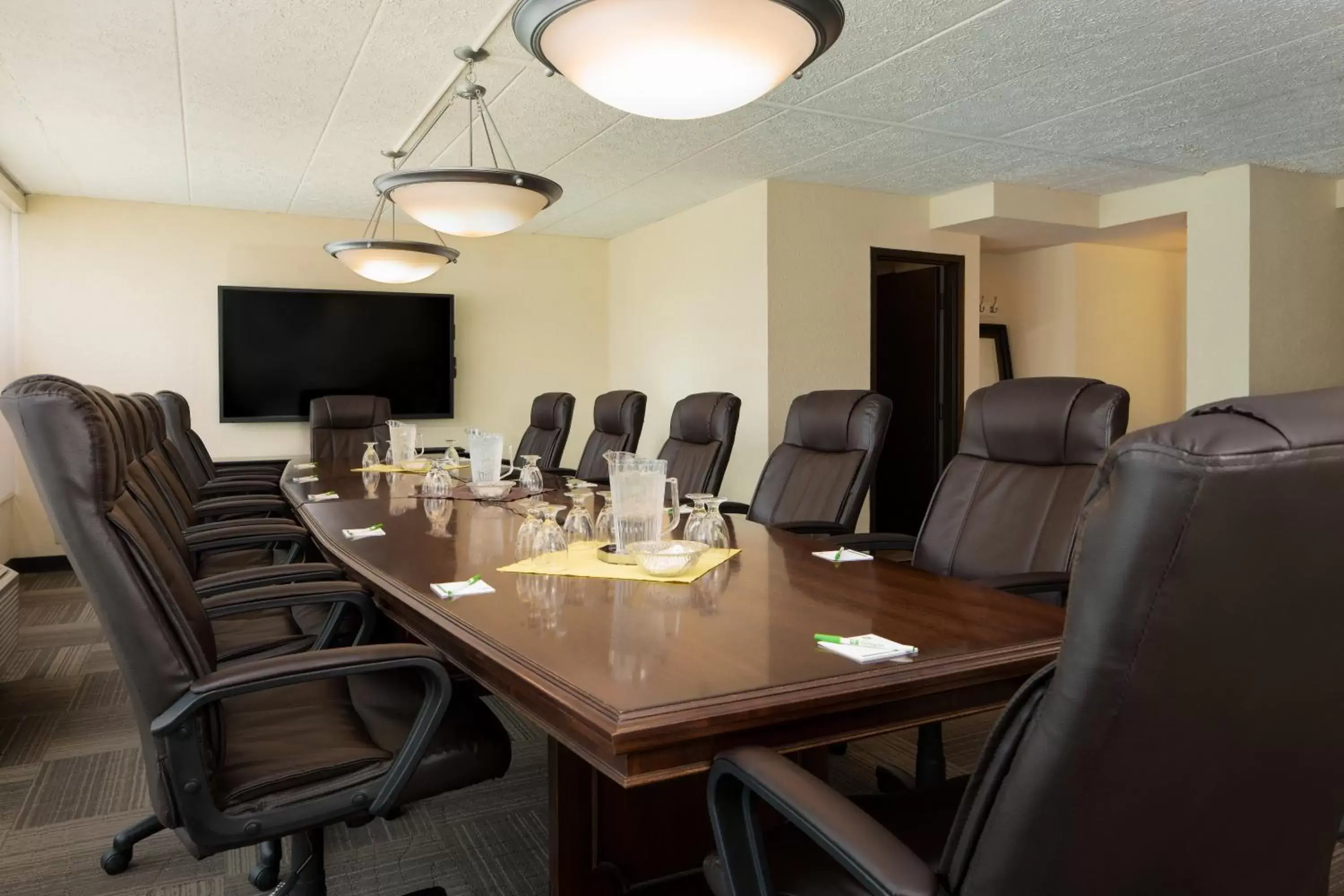 Meeting/conference room in Holiday Inn and Suites Charleston West, an IHG Hotel