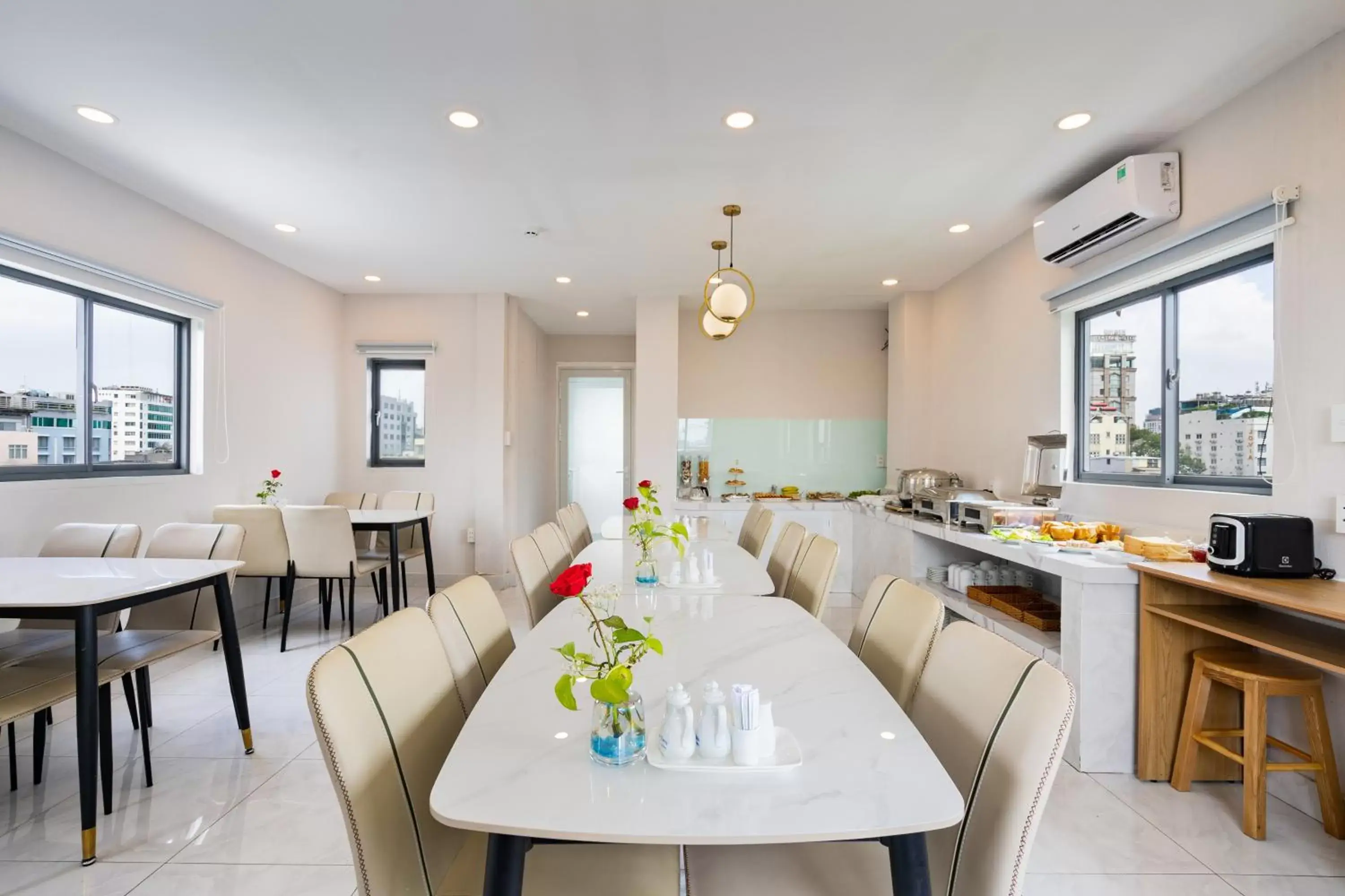 Restaurant/places to eat in A&A Toronto Hotel Restaurant/places to eat in A&A Toronto Hotel