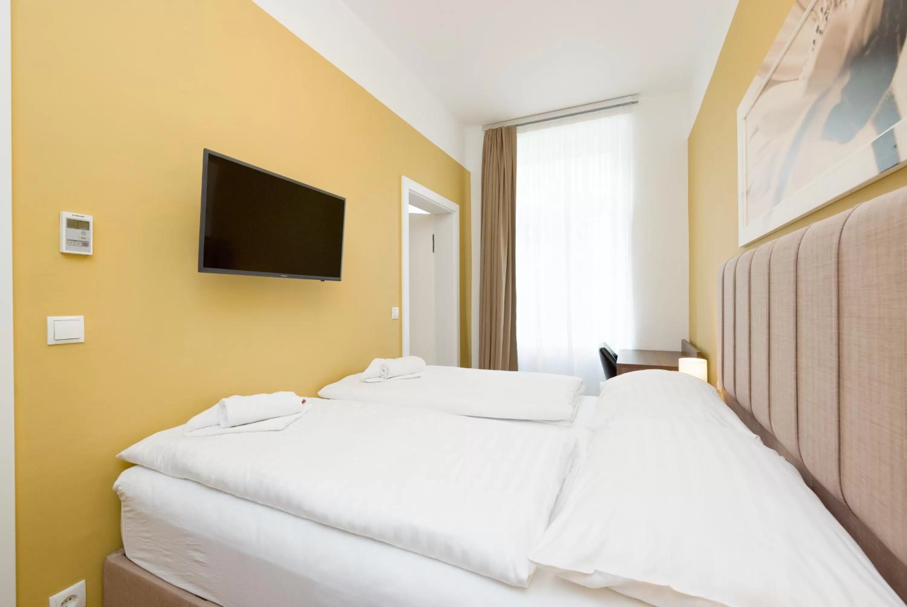 Bed in Vienna Stay Apartments or Rooms 1050