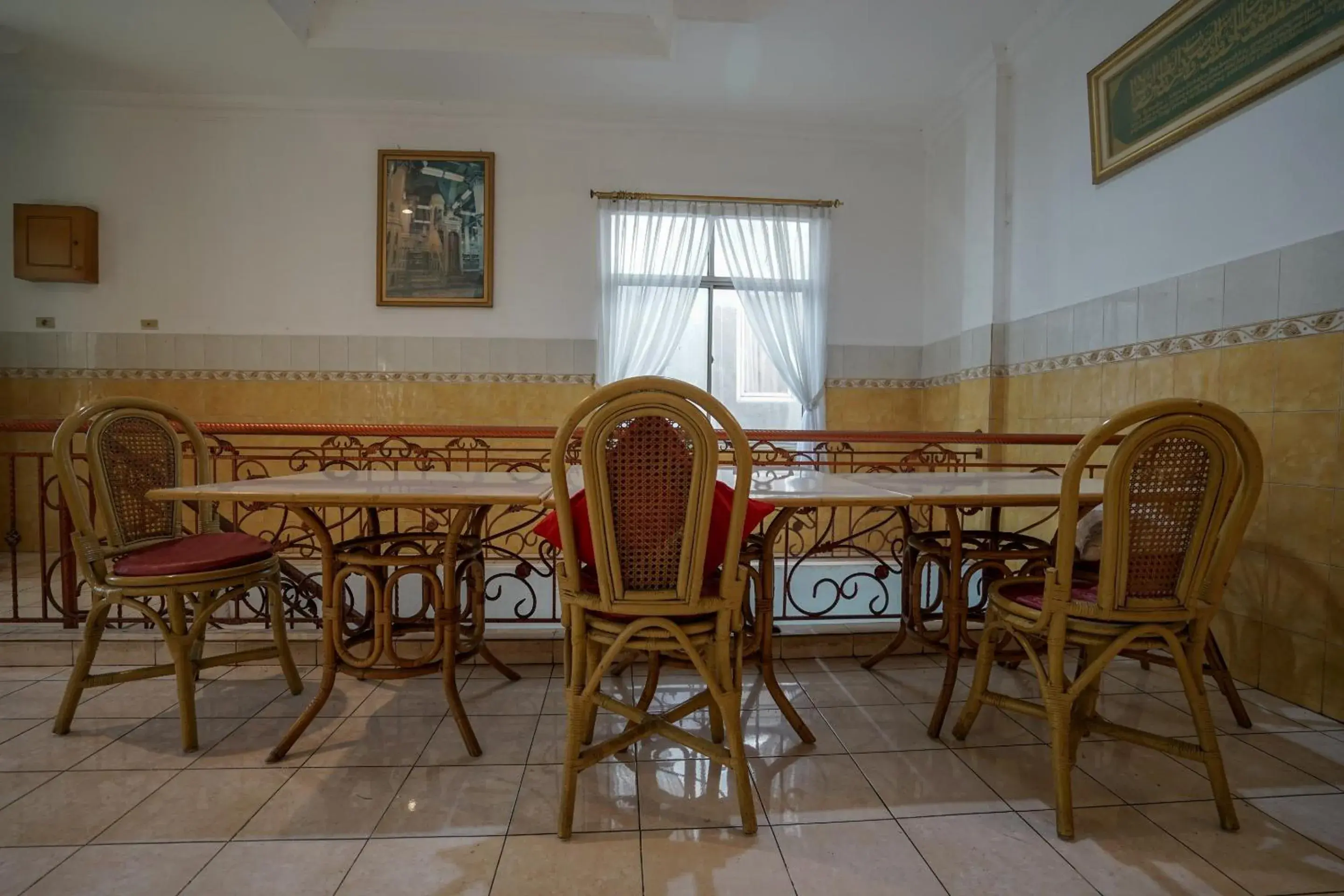 Restaurant/Places to Eat in OYO 1173 Hotel Shofa Marwah