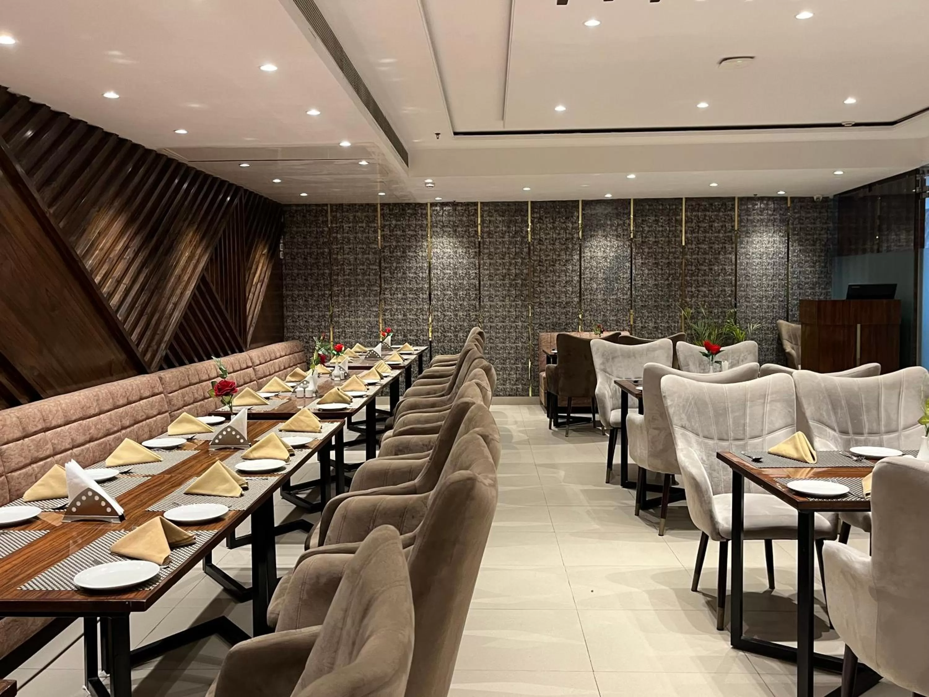 Restaurant/places to eat in RRV Hotel