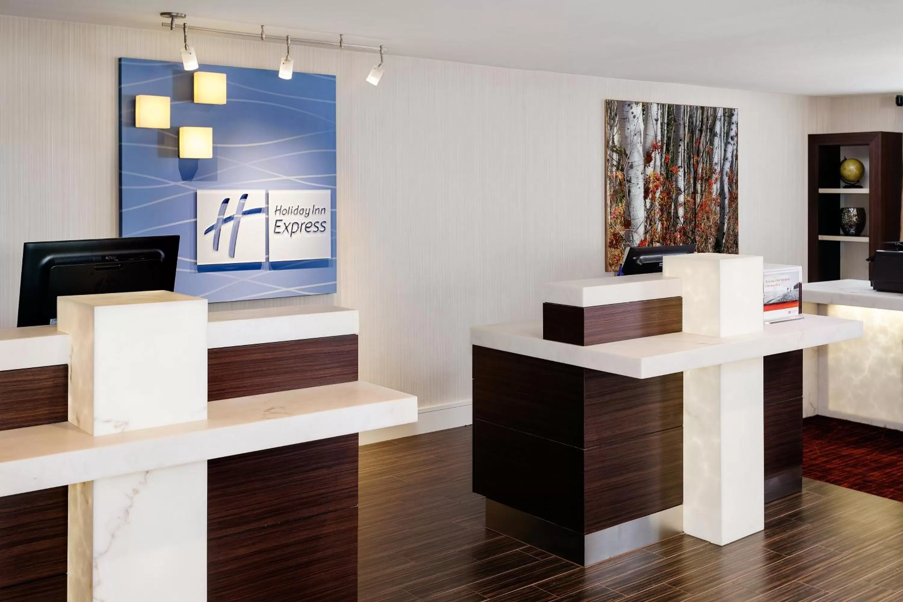 Property building in Holiday Inn Express Simi Valley by IHG