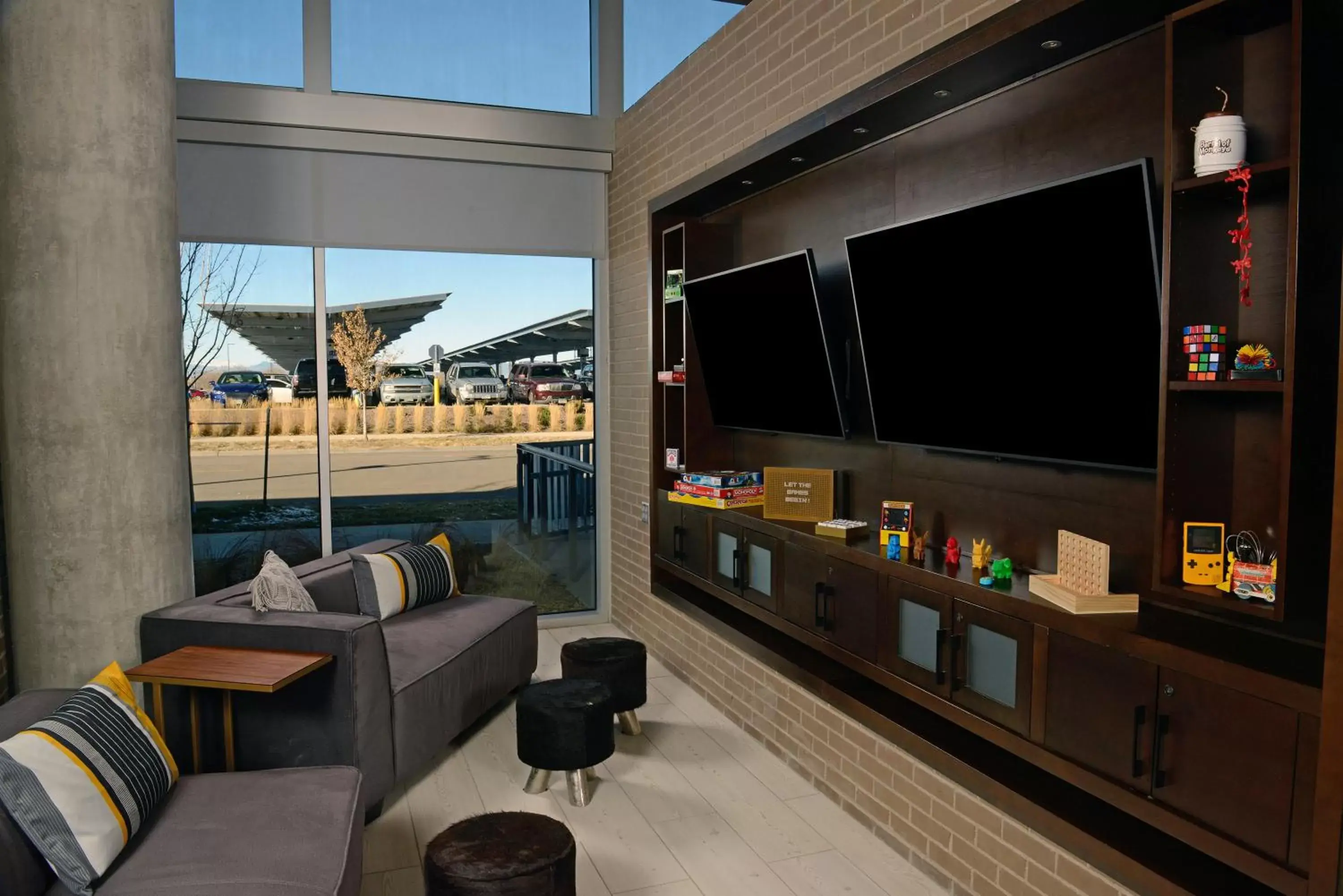 Game Room, TV/Entertainment Center in Hyatt Place Pena Station/Denver Airport