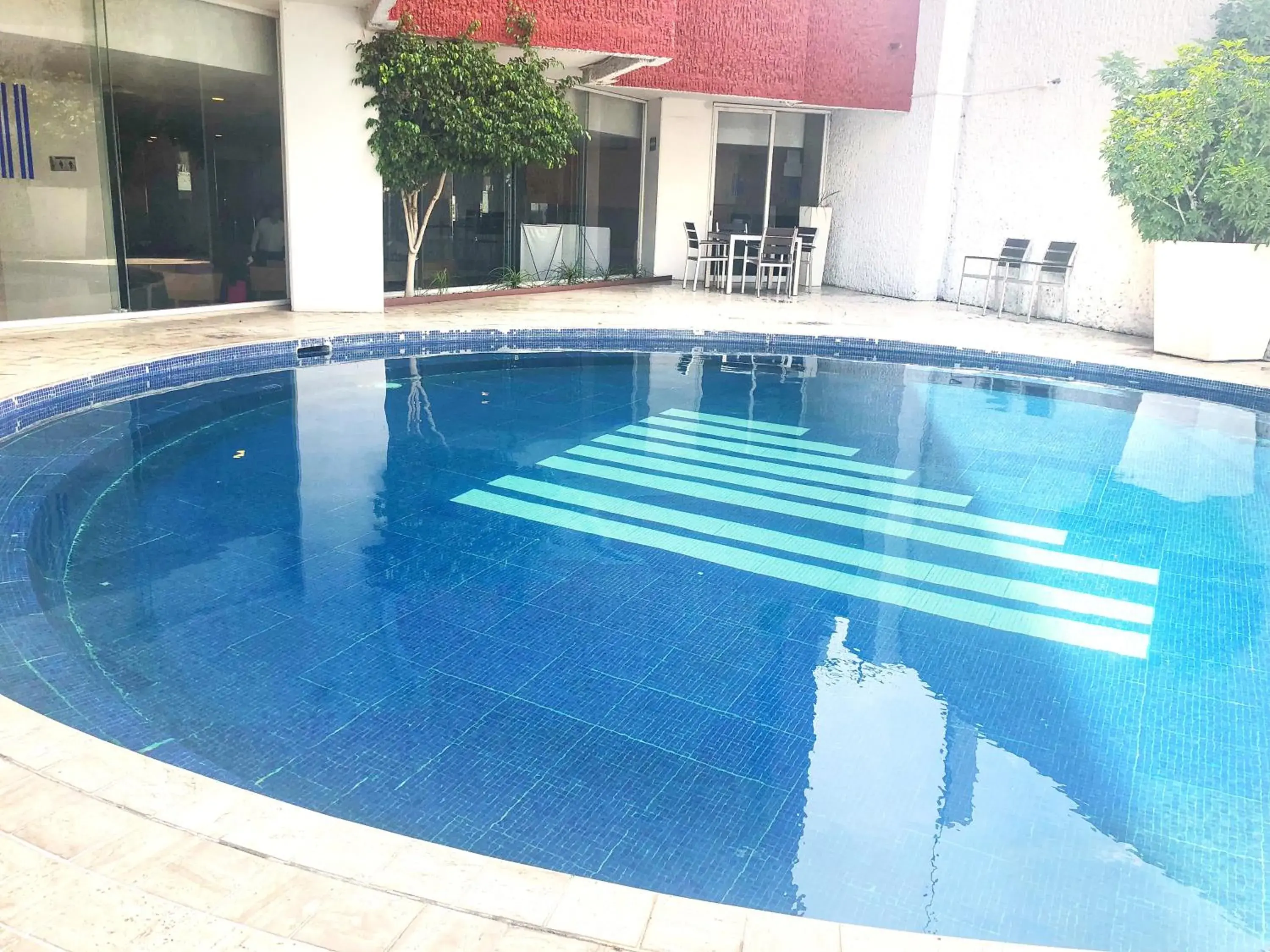 Swimming Pool in Hotel Laffayette Ejecutivo