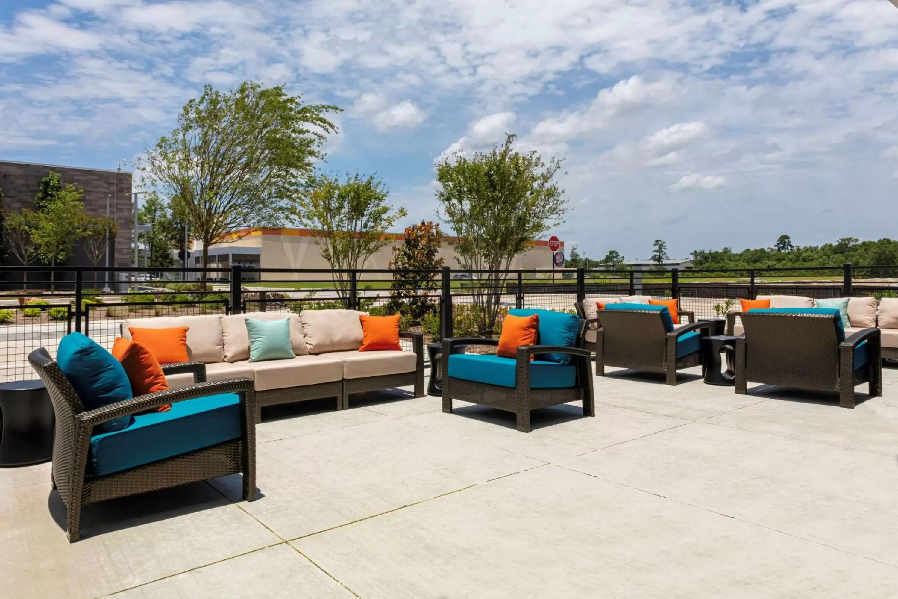 Patio in Hyatt House The Woodlands-Shenandoah