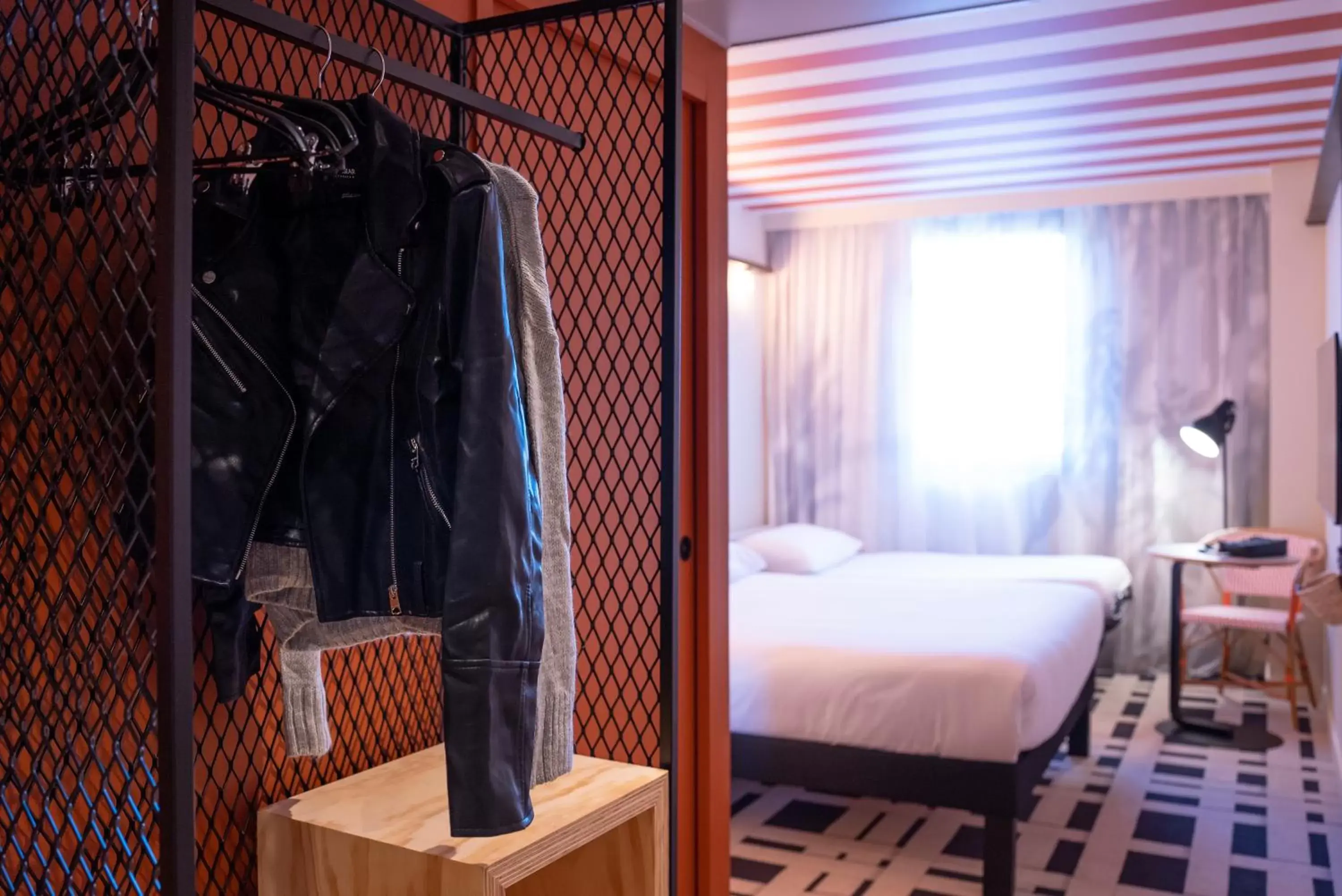 wardrobe, Bed in ibis Styles Montauban