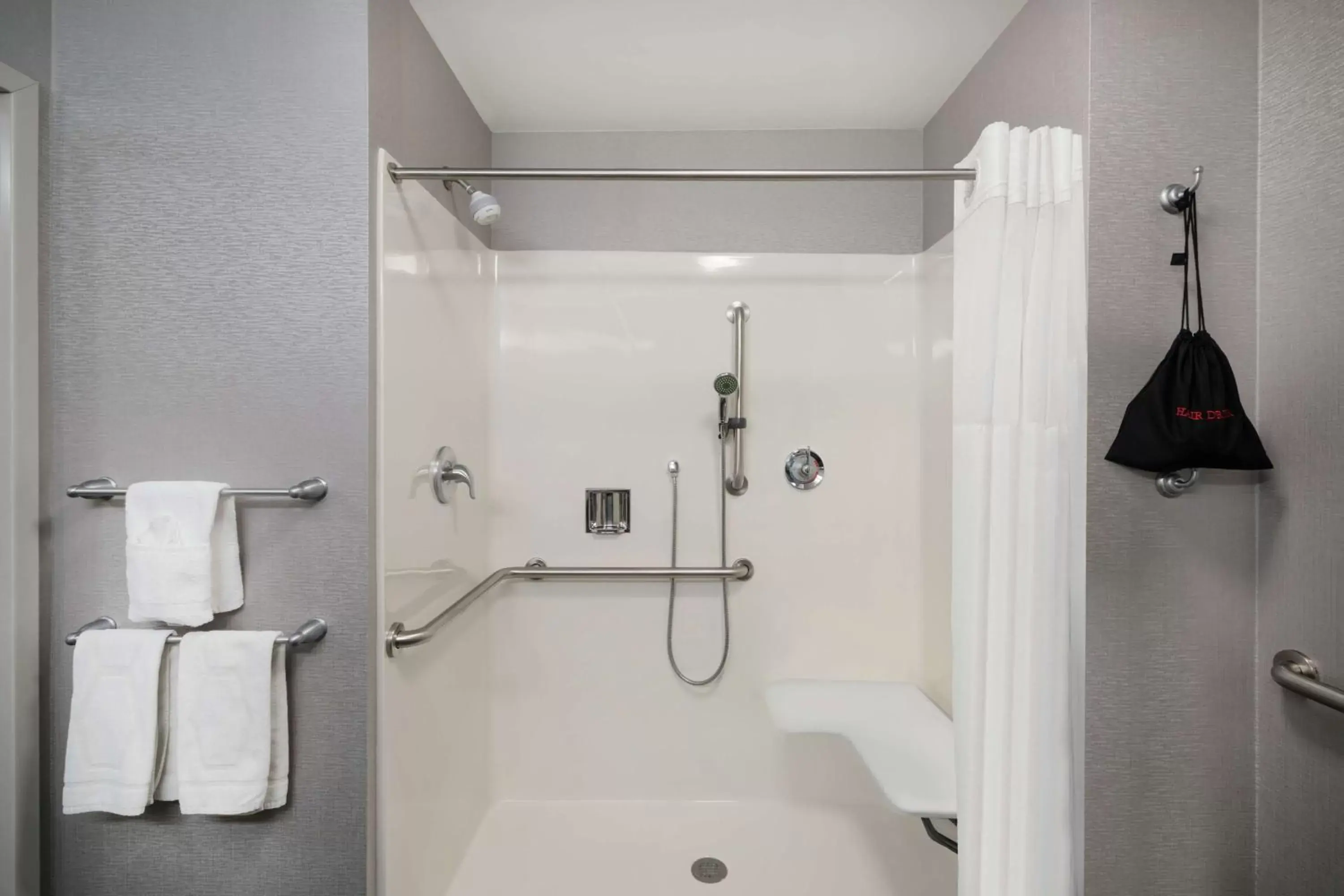 Bathroom in Hampton Inn and Suites Roanoke Airport/Valley View Mall