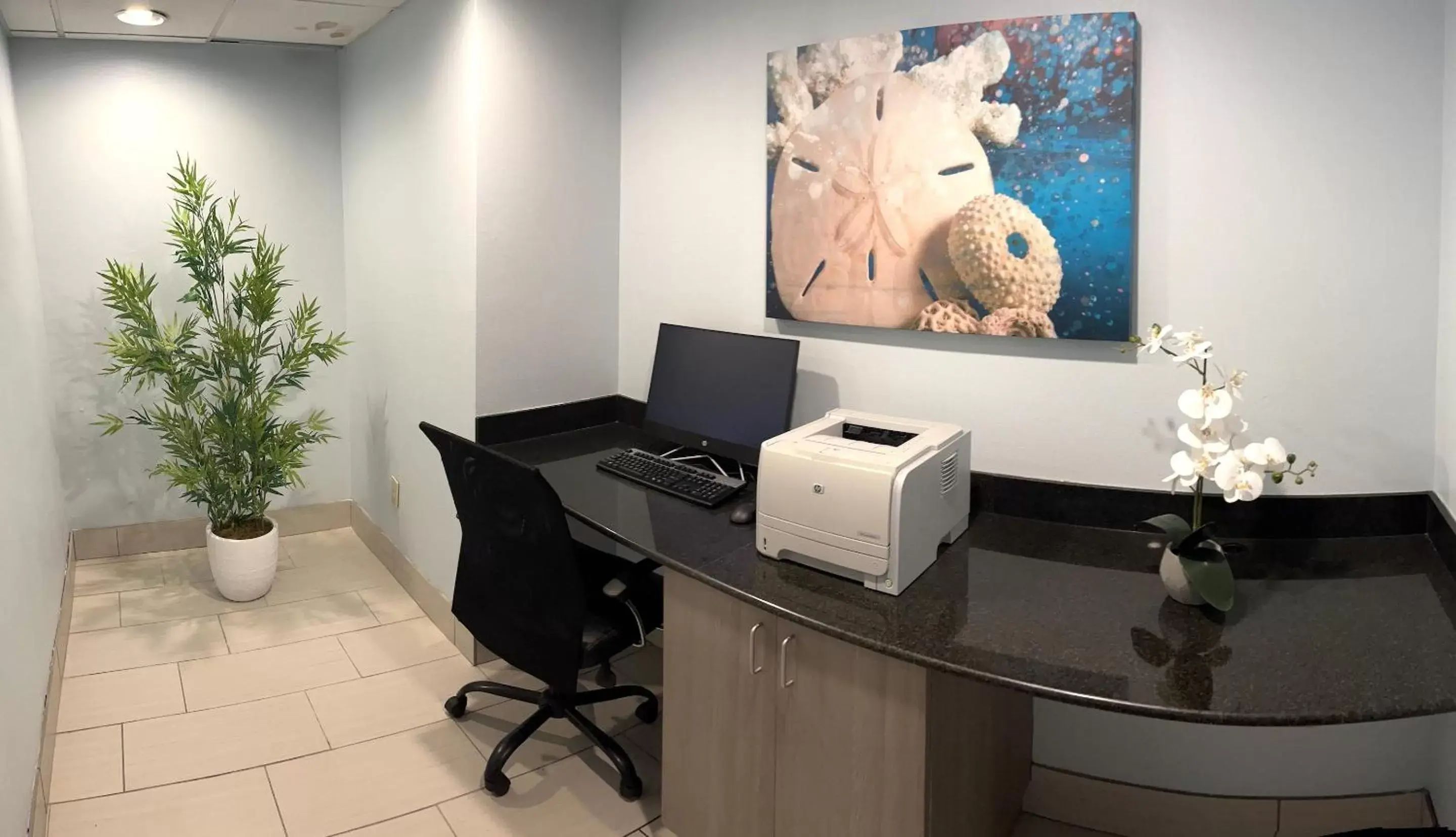 Business facilities in Costa Azul Suites Virginia Beach by Red Collection