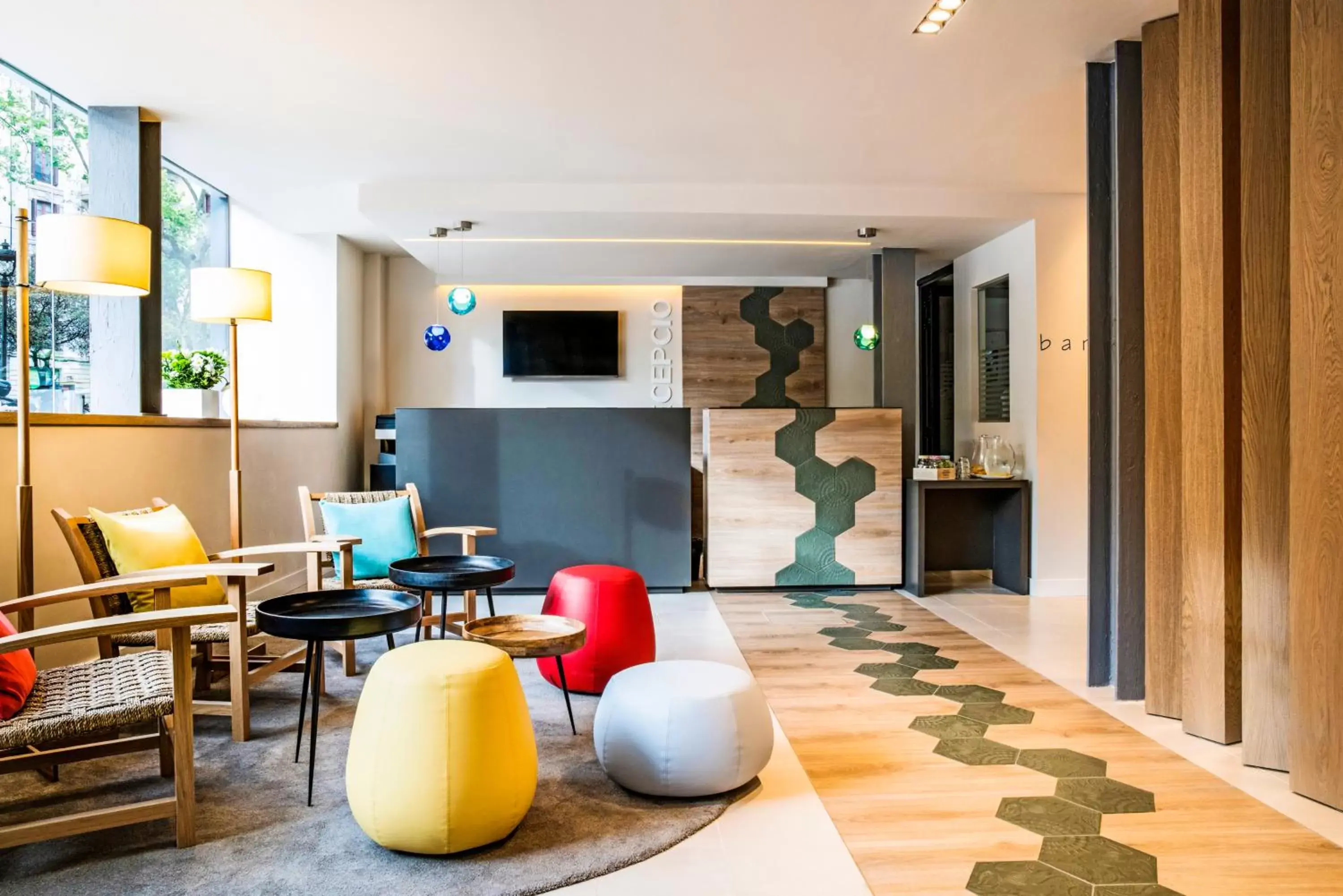Lobby or reception in ibis Styles Barcelona Centre