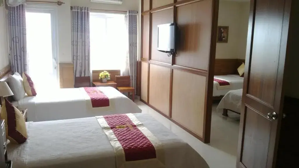 Bed in Hoang Yen Canary Hotel