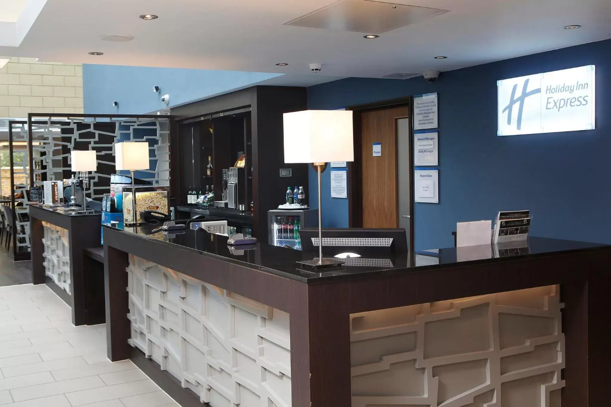 Lobby or reception, Lobby/Reception in Holiday Inn Express Windsor, an IHG Hotel