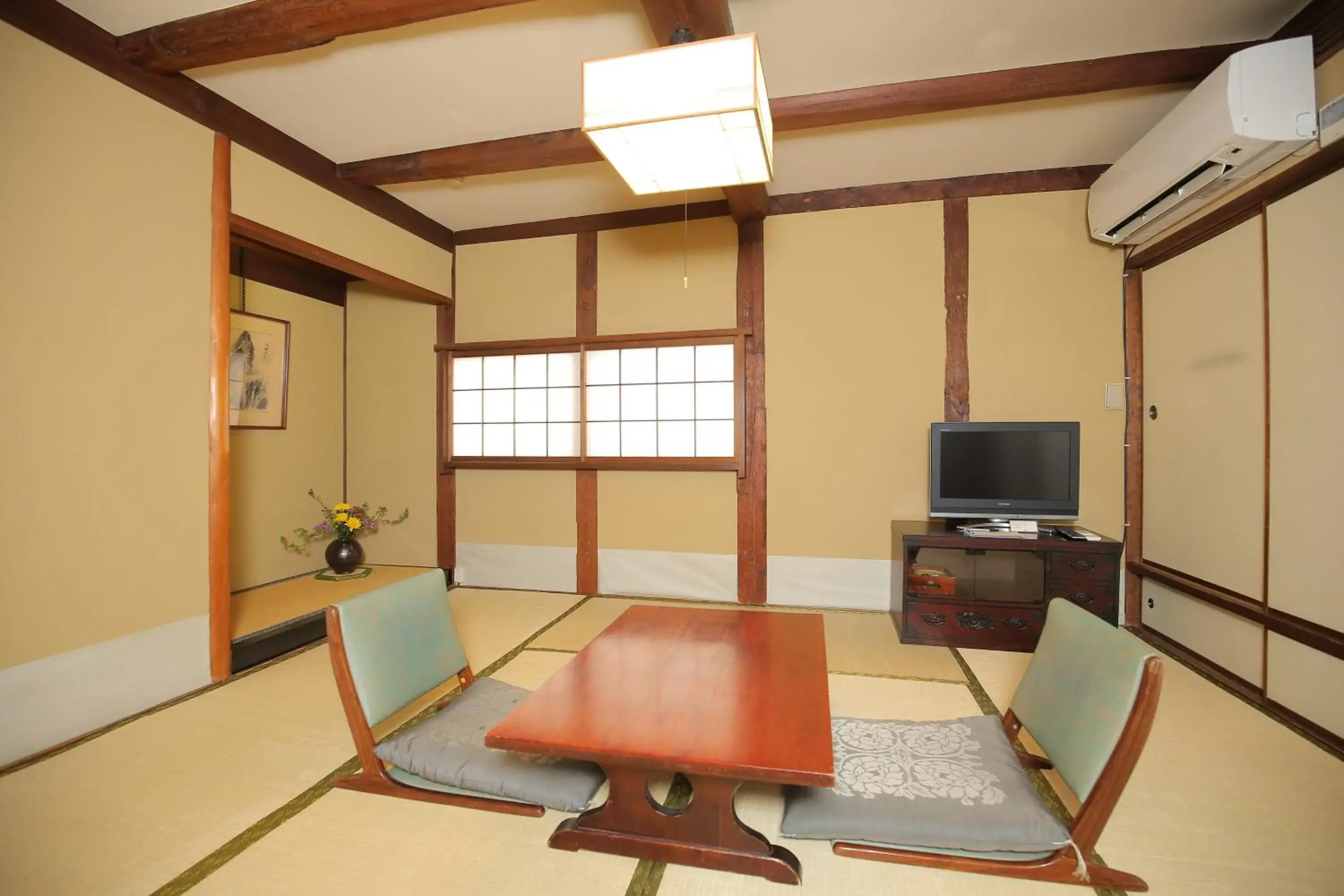 Photo of the whole room, TV/Entertainment Center in Ryori Ryokan Tsurugata Hotel