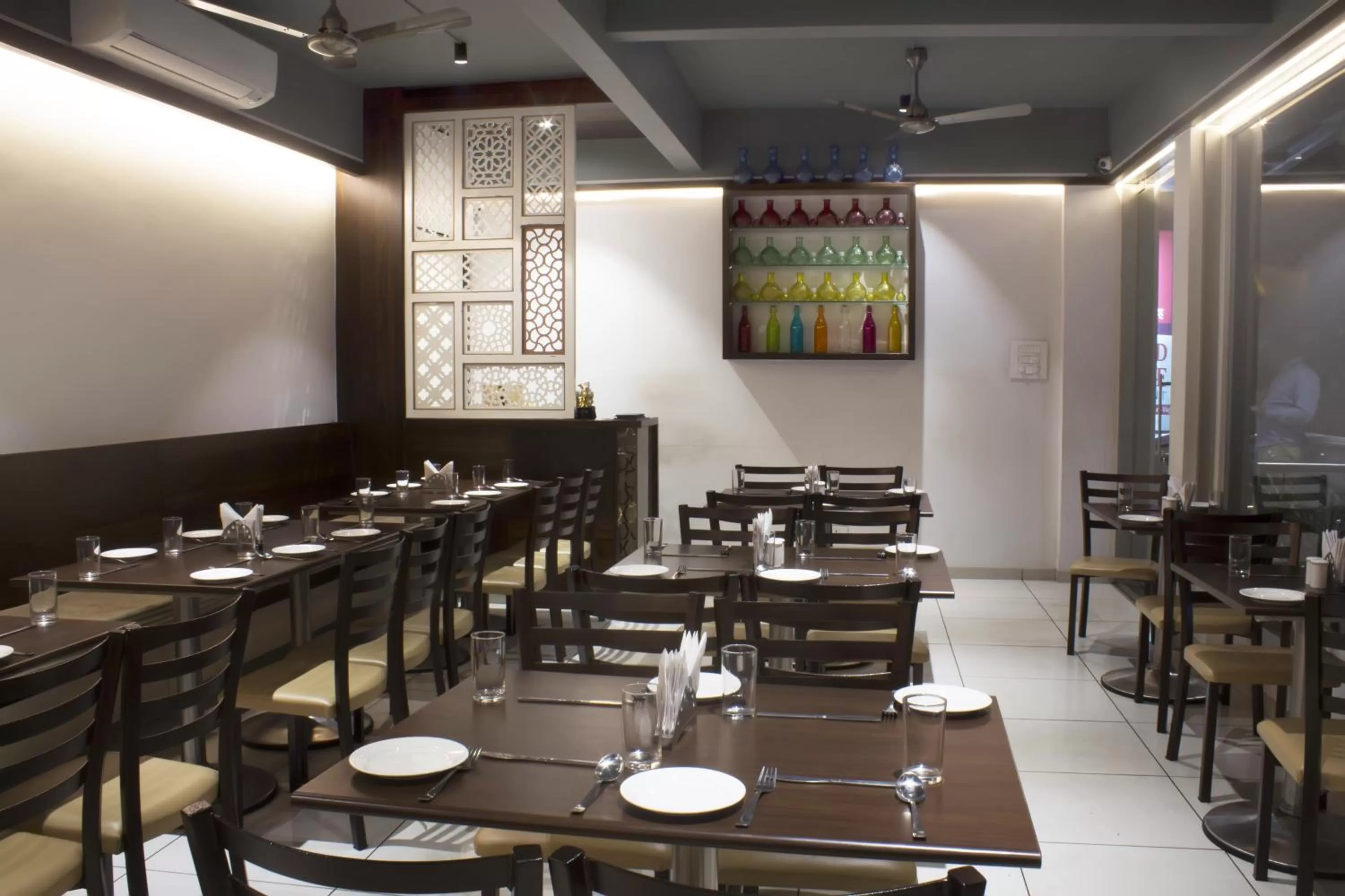 Restaurant/places to eat in Hotel SRI SRI EXECUTIVE KOLHAPUR NEAR MAHALAXMI TEMPLE