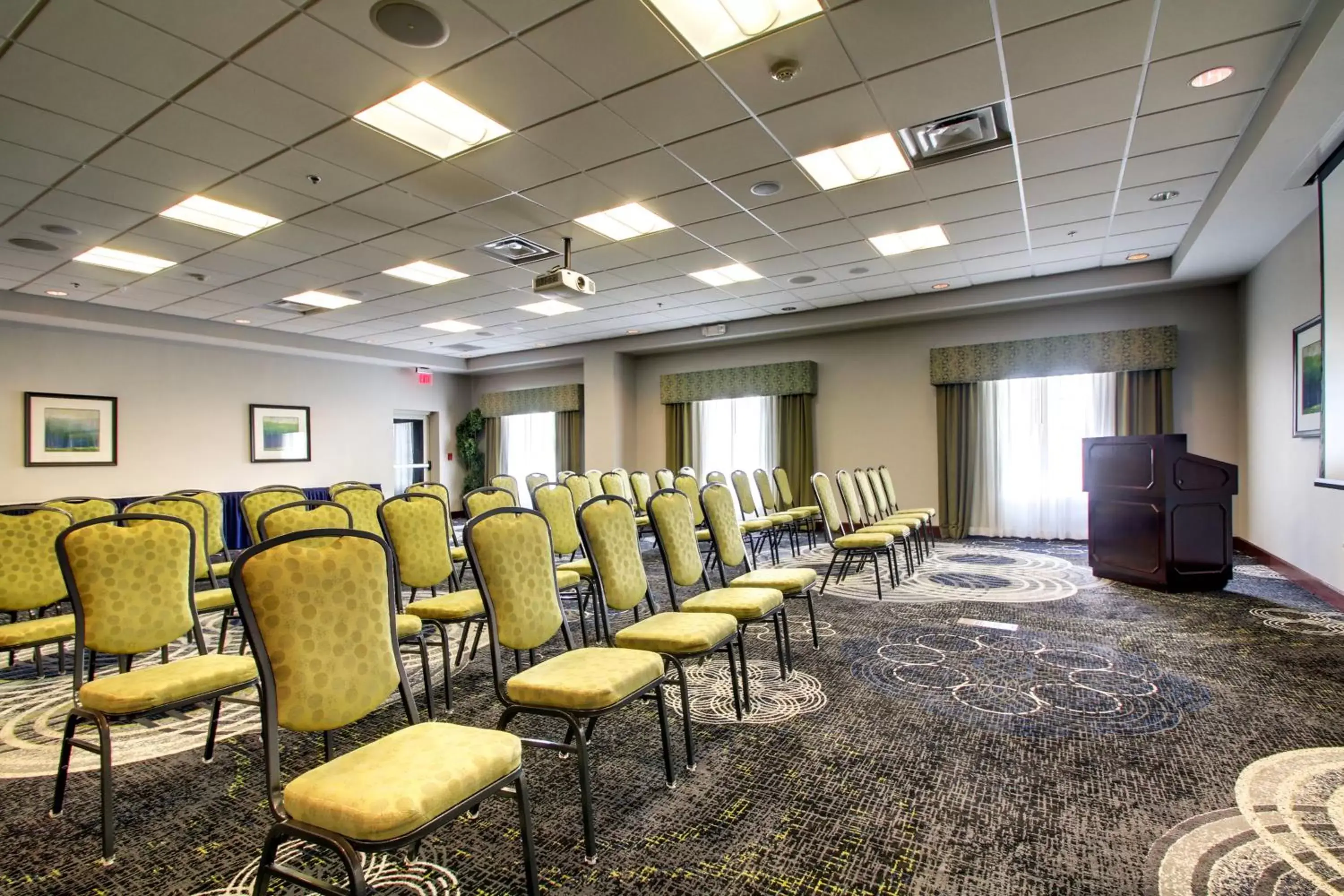 Meeting/conference room in Holiday Inn Express & Suites Columbus at Northlake, an IHG Hotel