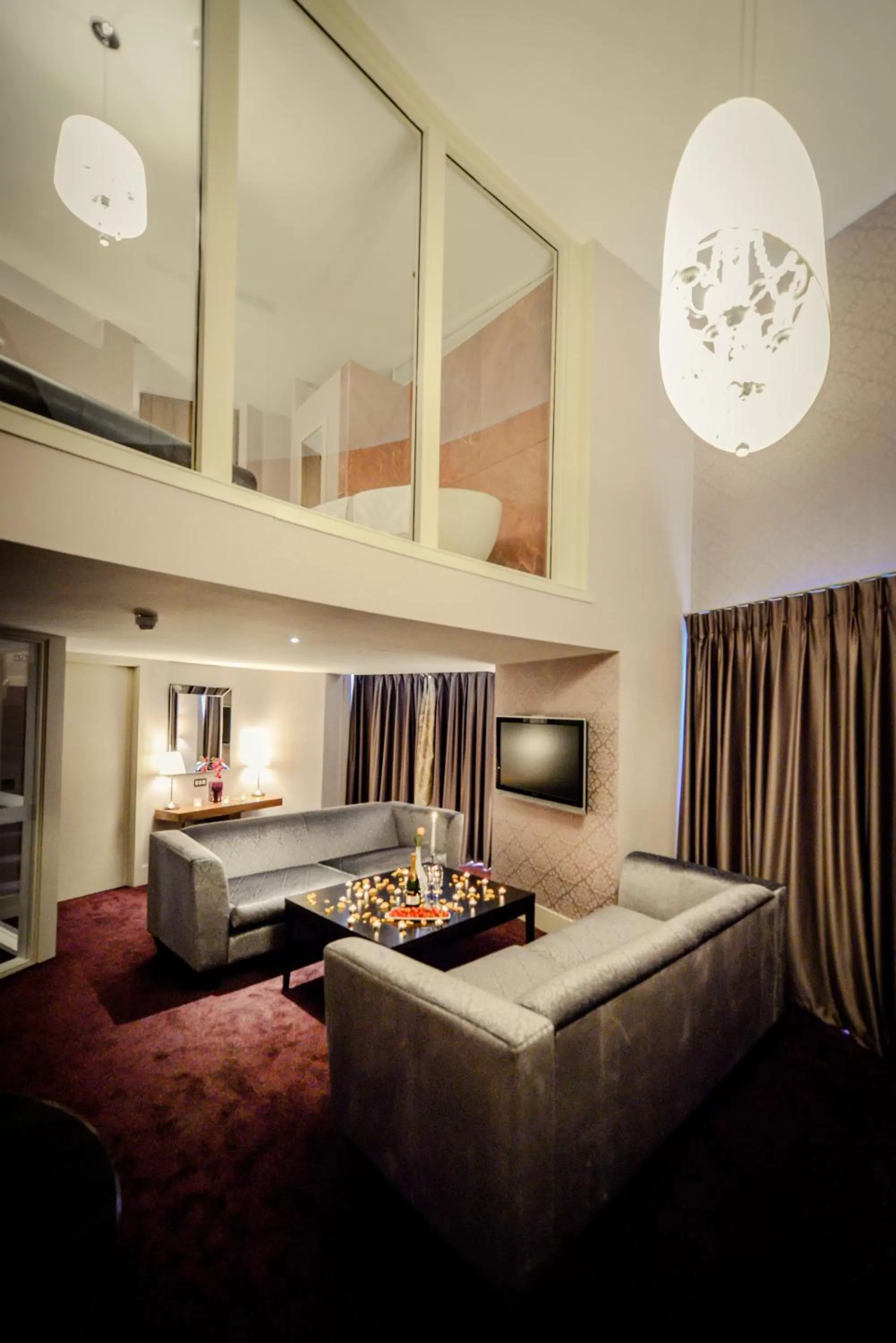 Living room, Bed in Osprey Hotel