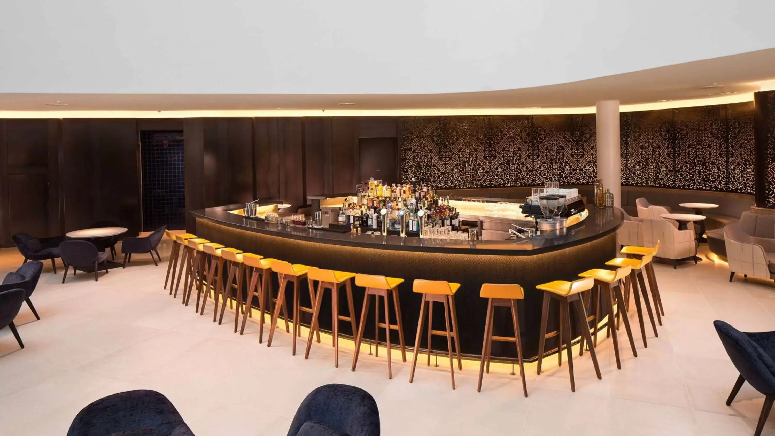 Lounge or bar in Hilton Amsterdam Airport Schiphol