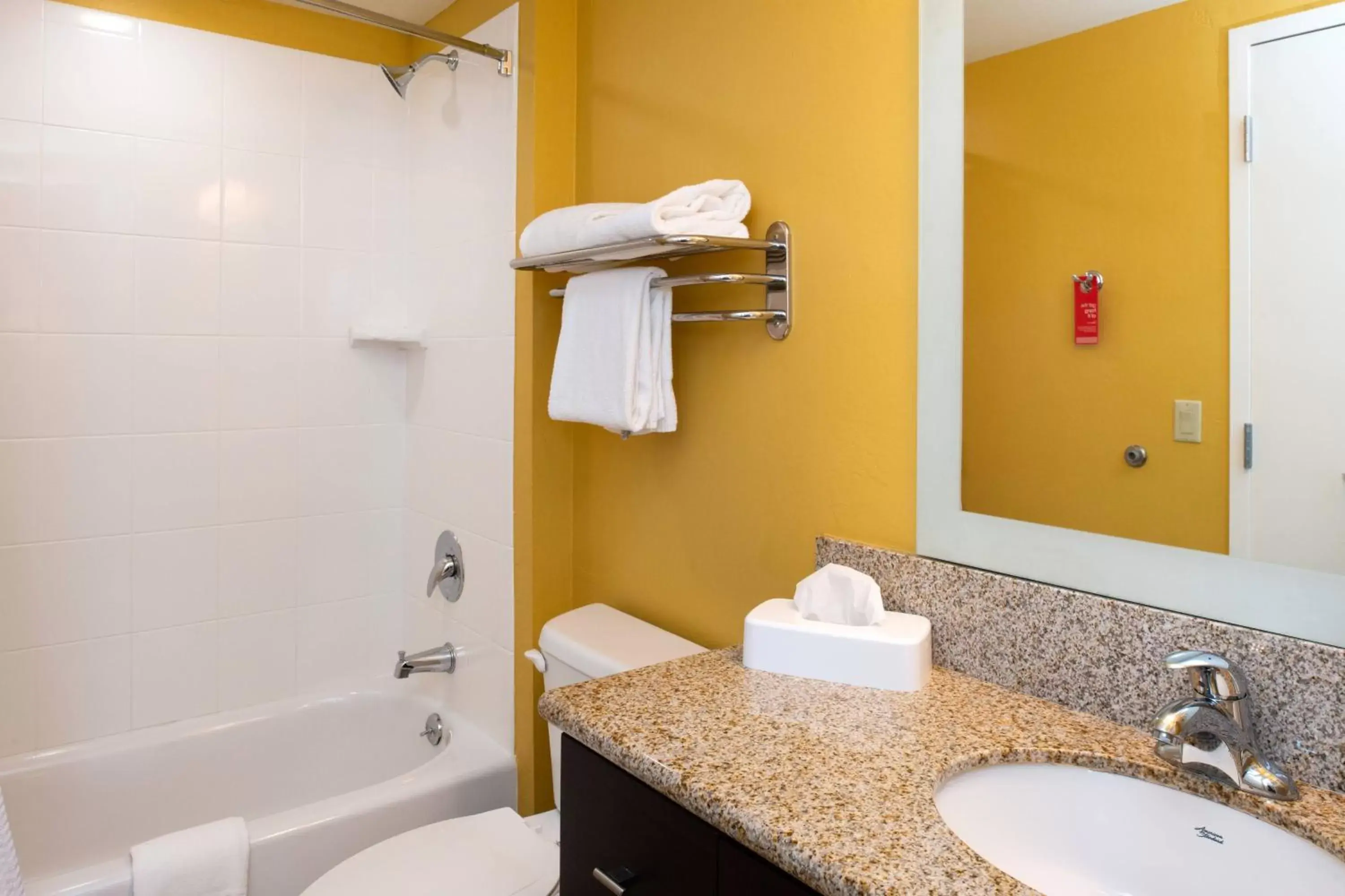 Bathroom in TownePlace Suites by Marriott Bakersfield West