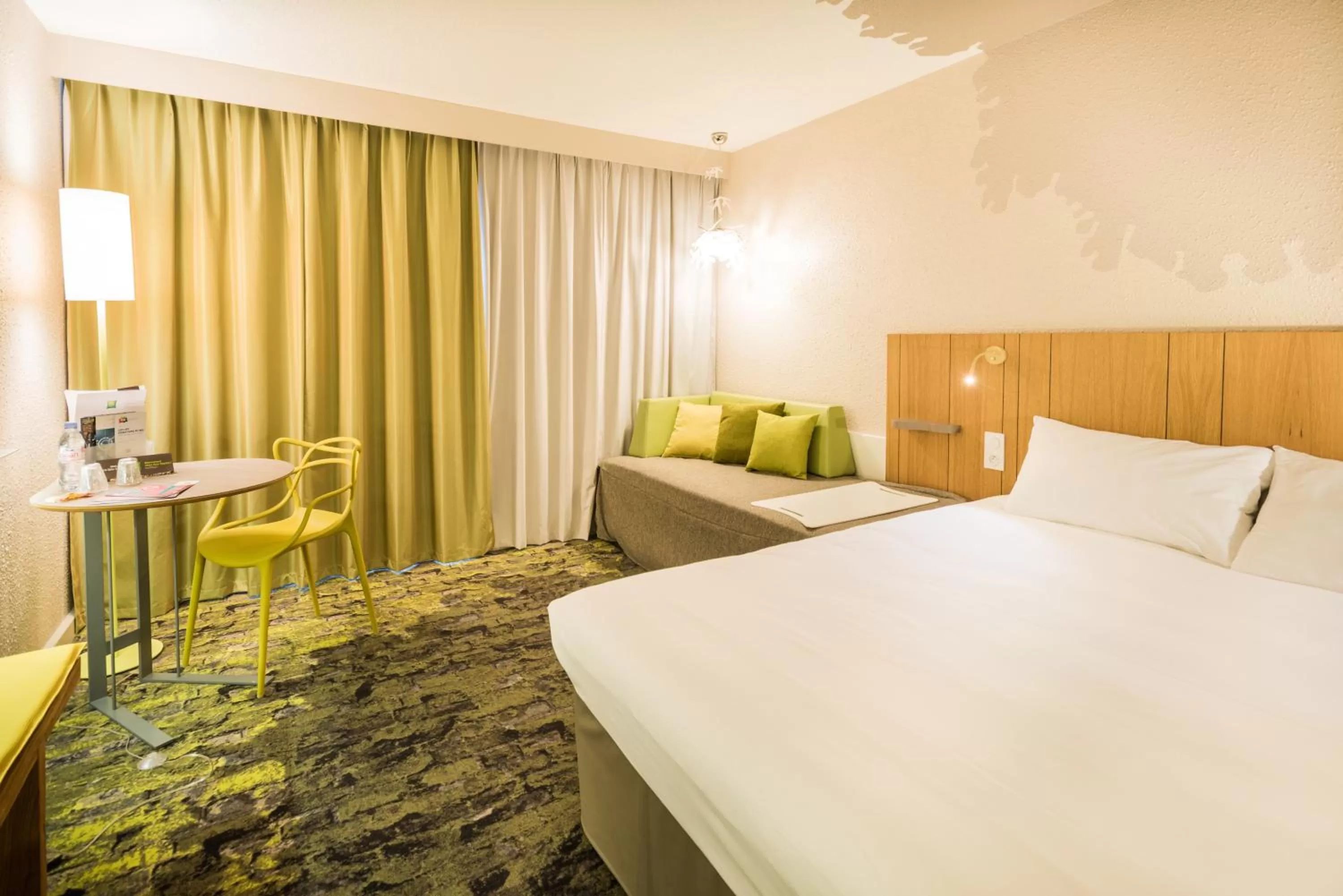 Photo of the whole room, Bed in ibis Styles Tours Sud